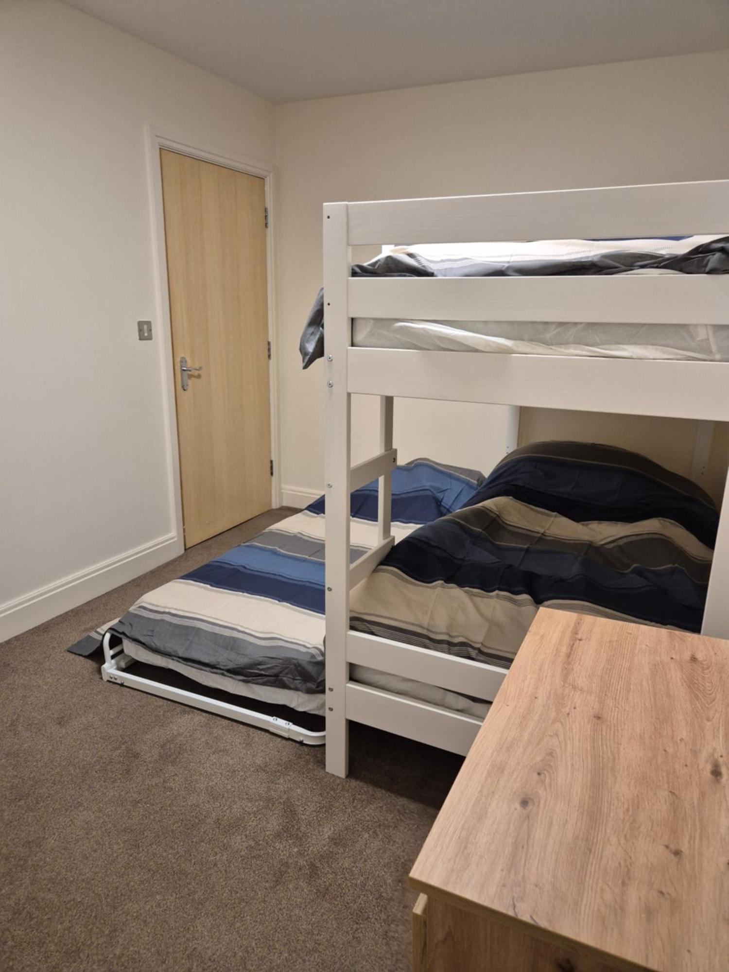 Apartment Chatworths Court *