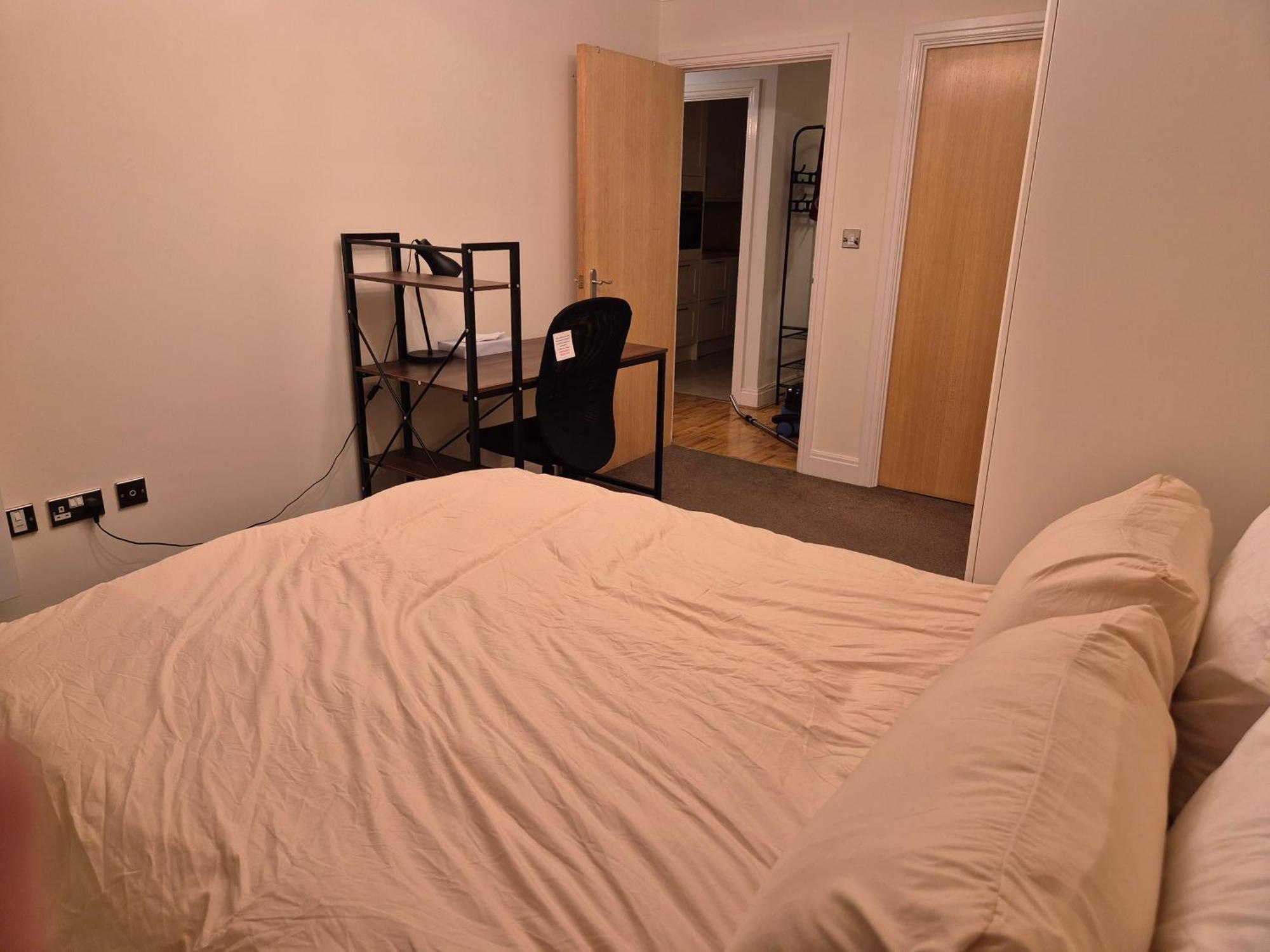 Apartment Chatworths Court *