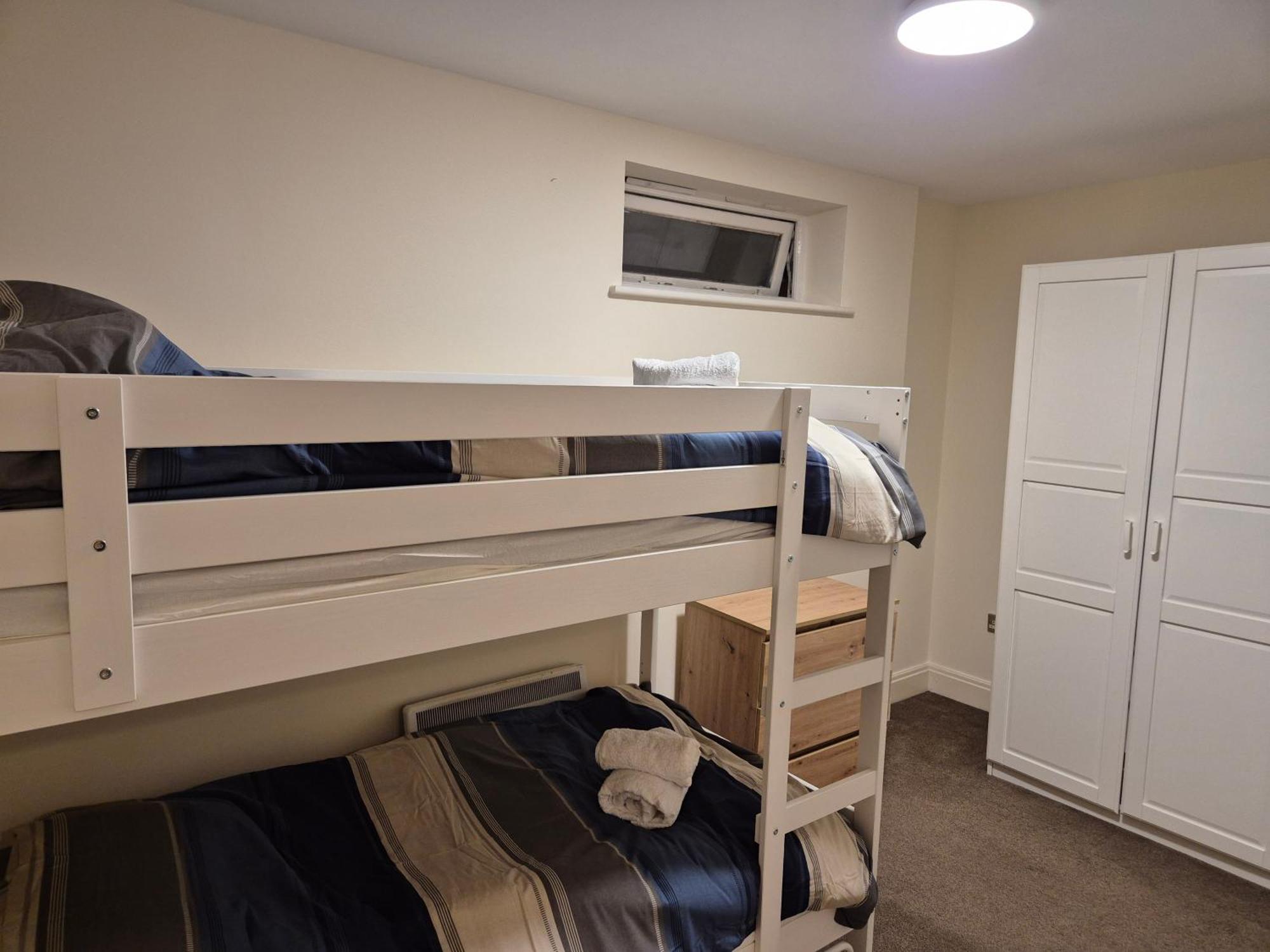 Apartment Chatworths Court *