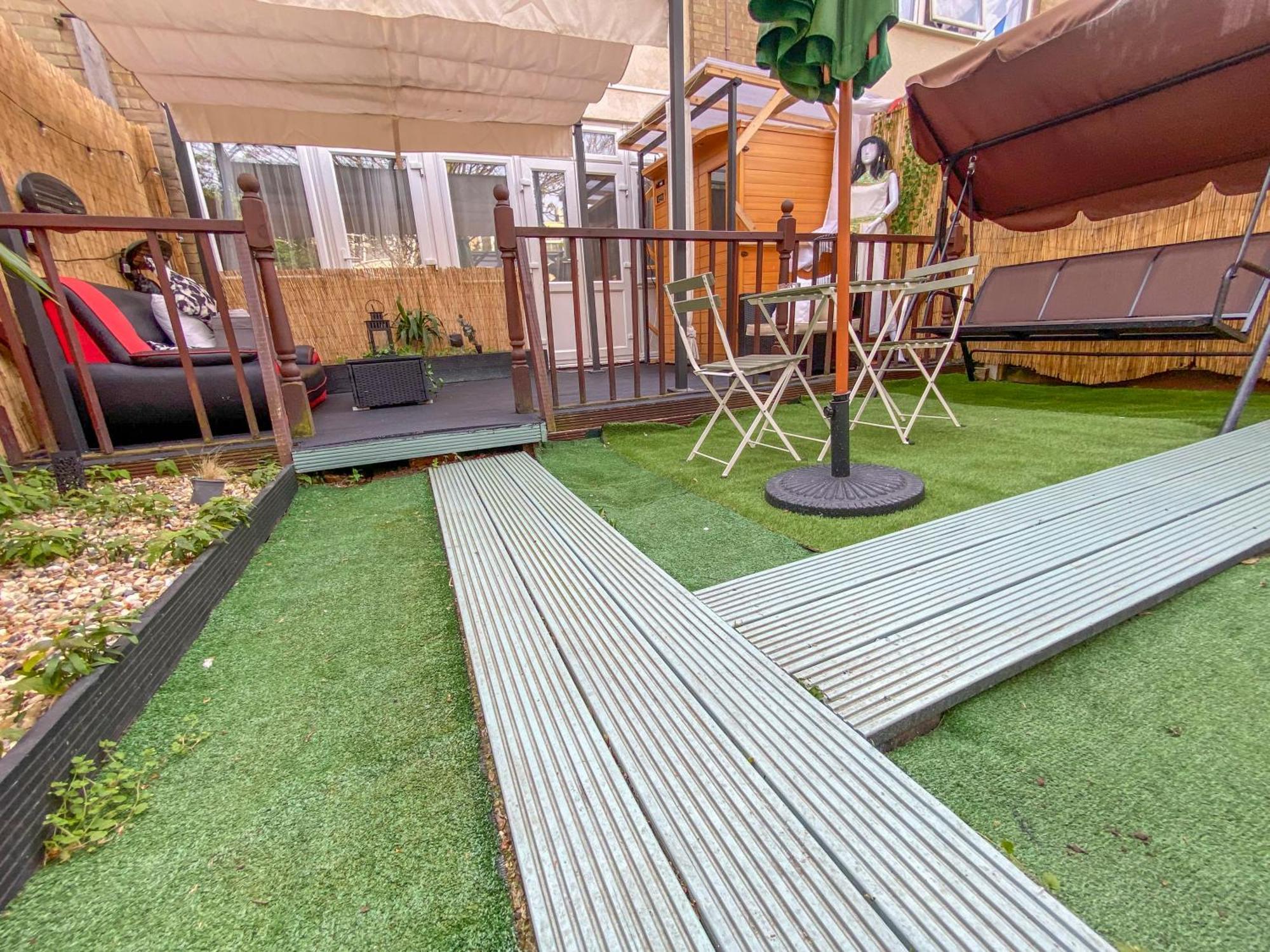 Relaxhaus! 3br Garden Retreat With 2 Saunas, Hot Tub And Cinema Ferienhaus *