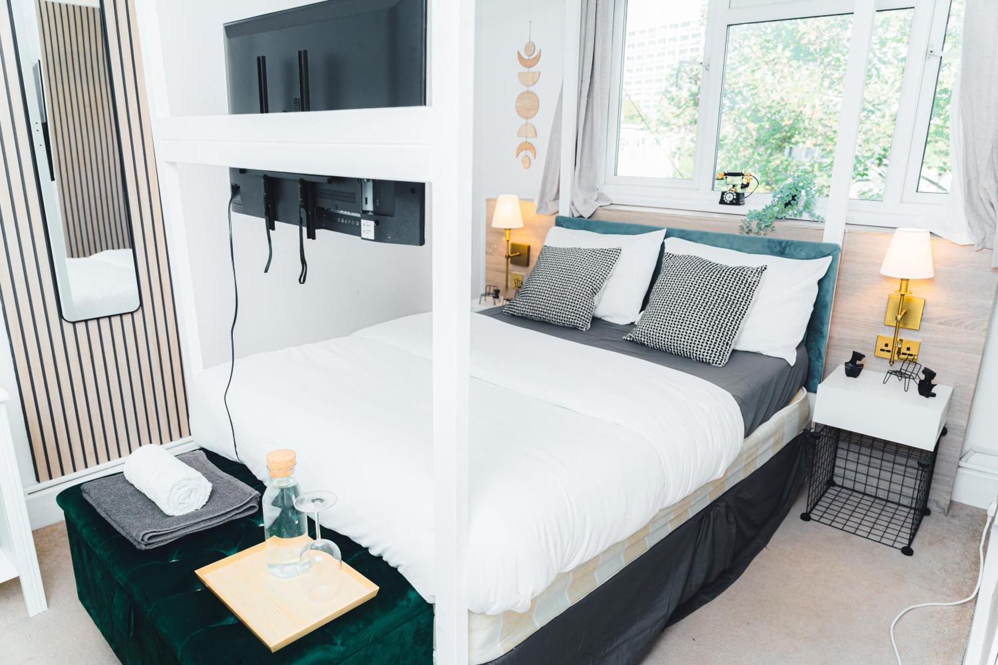 Relaxhaus! 3br Garden Retreat With 2 Saunas, Hot Tub And Cinema Ferienhaus