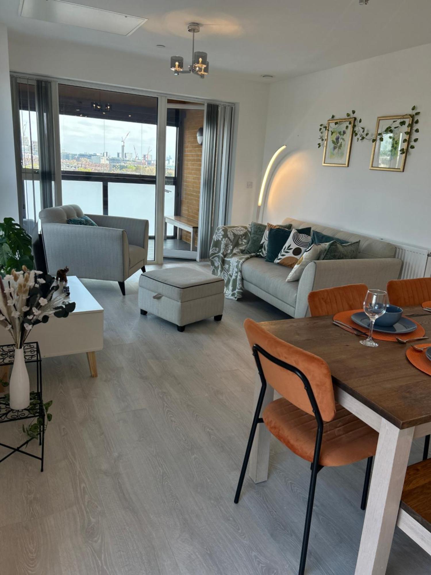 In A Panoramic Flat London