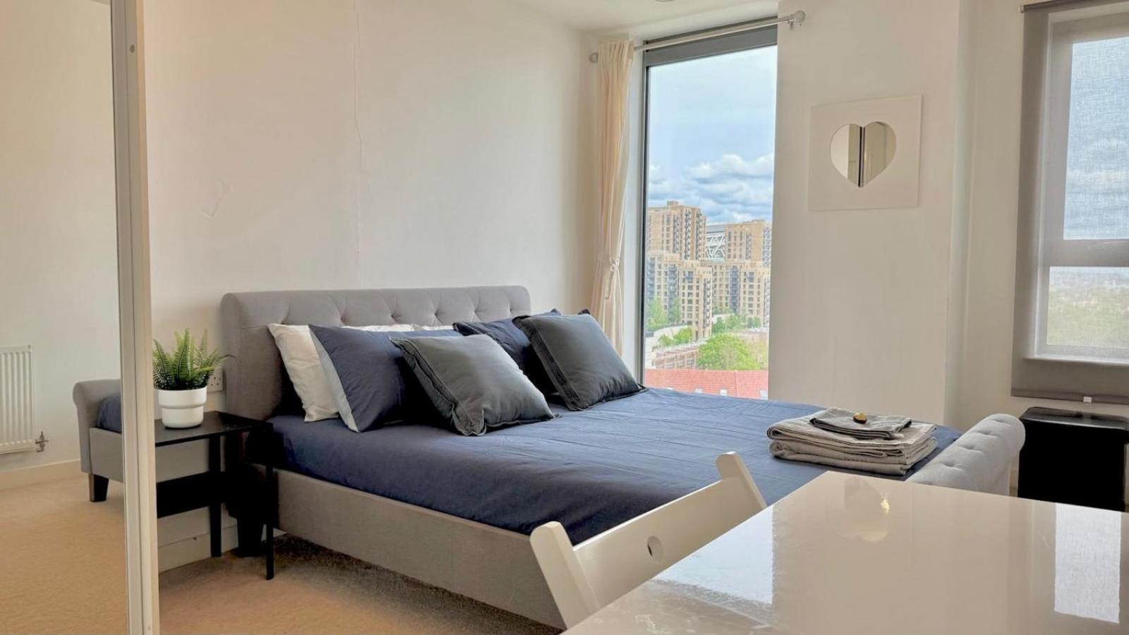 Apartment Stylish 2-bed Flat With Parking