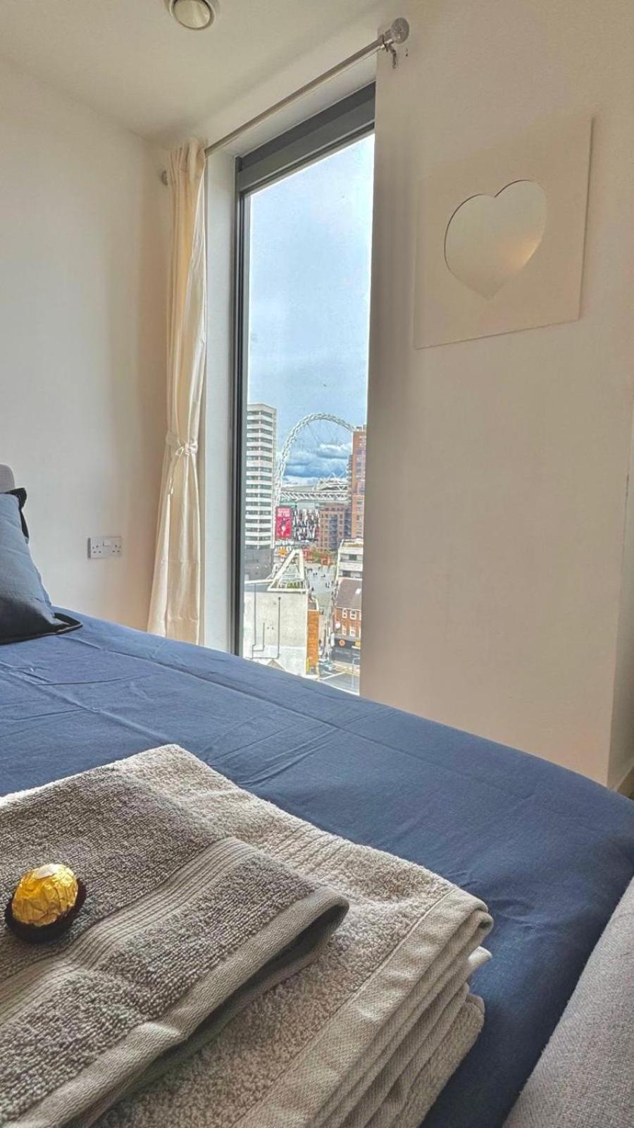 Stylish 2-bed Flat With Parking Apartment