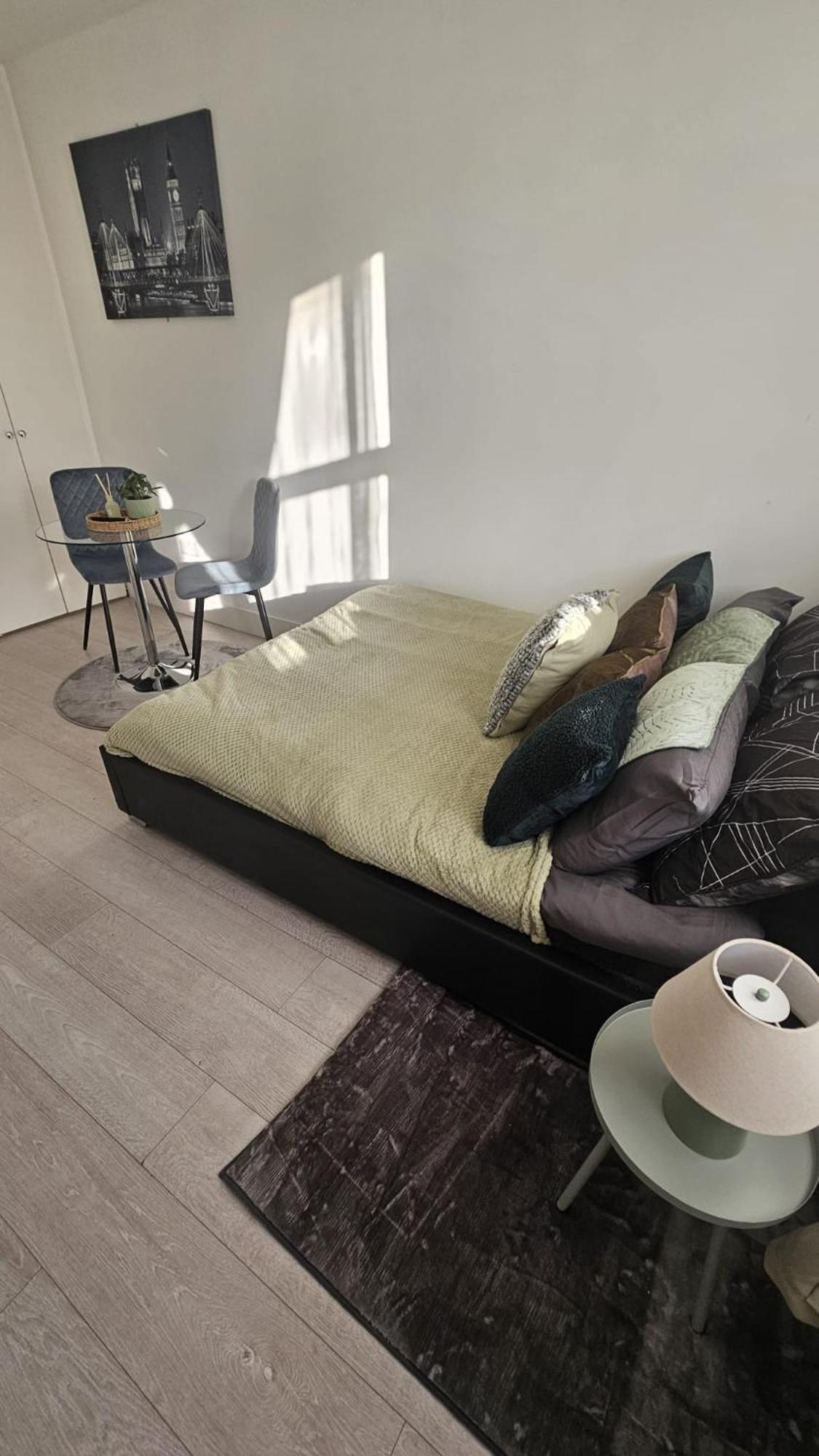 Bright Apt, Great Connection 2b Apartment London