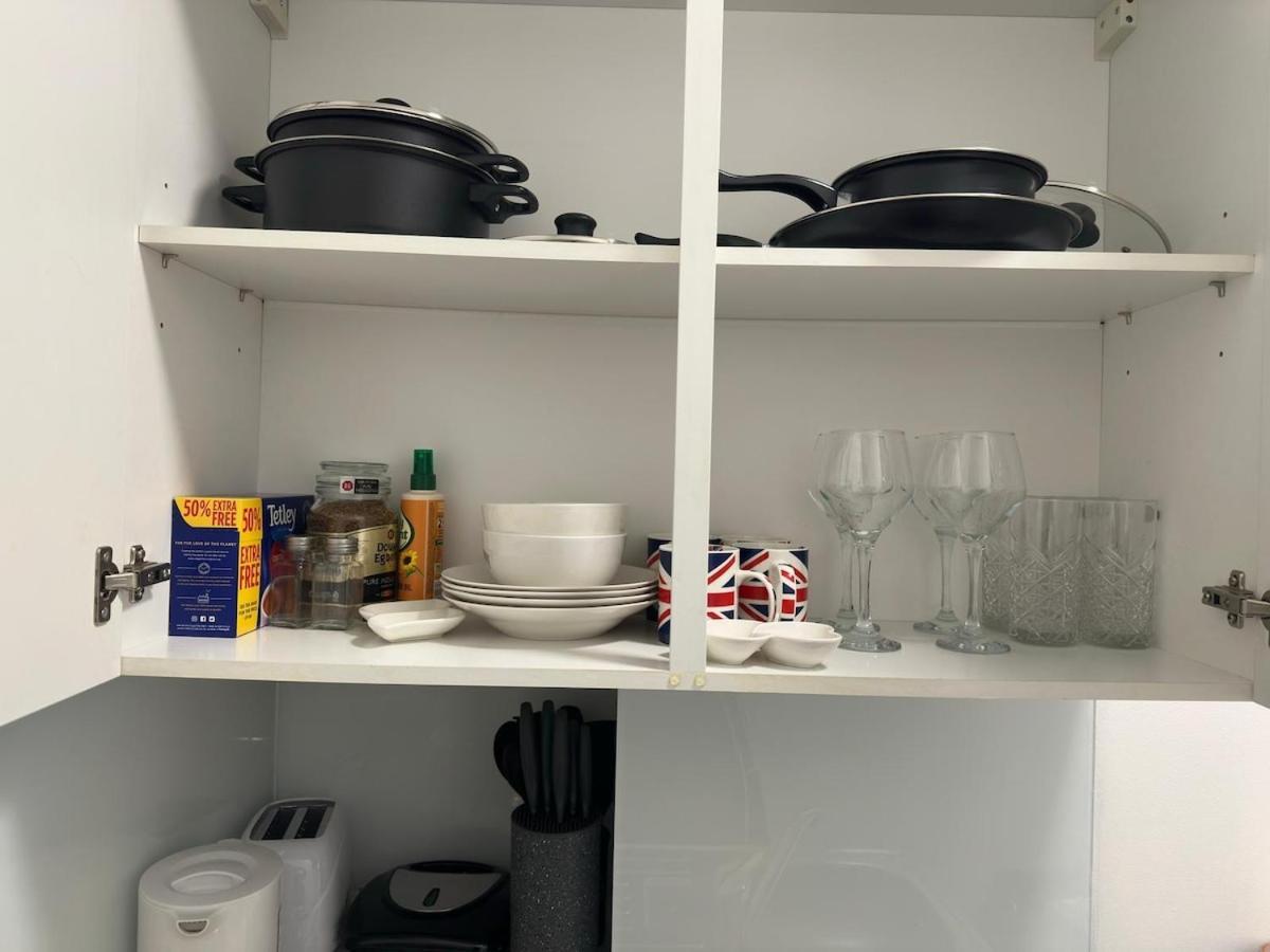 Spacious With Separate The Kitchen 4a Apartment *