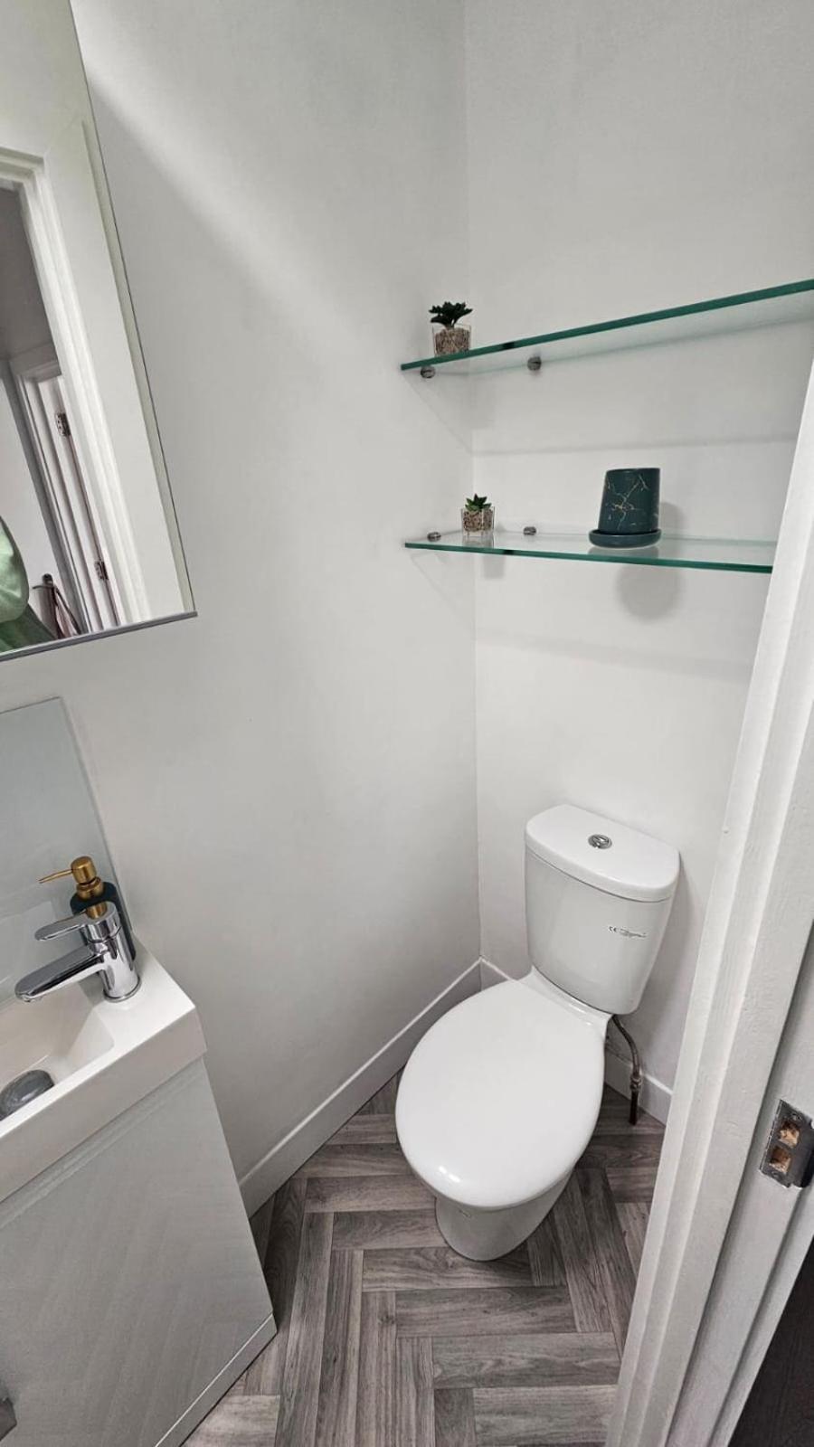 Apartment Spacious With Separate The Kitchen 4a