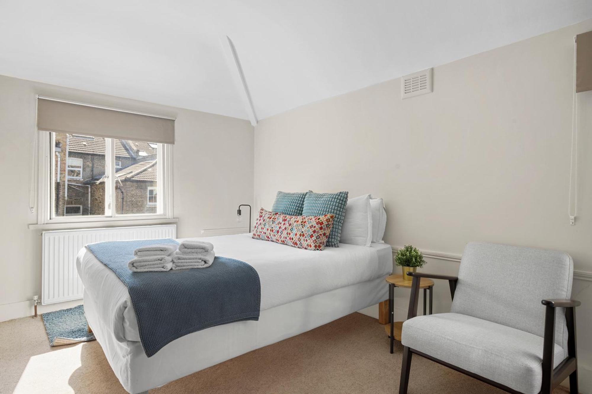 Stylish Private And Ensuite Near The Oval Apartment London