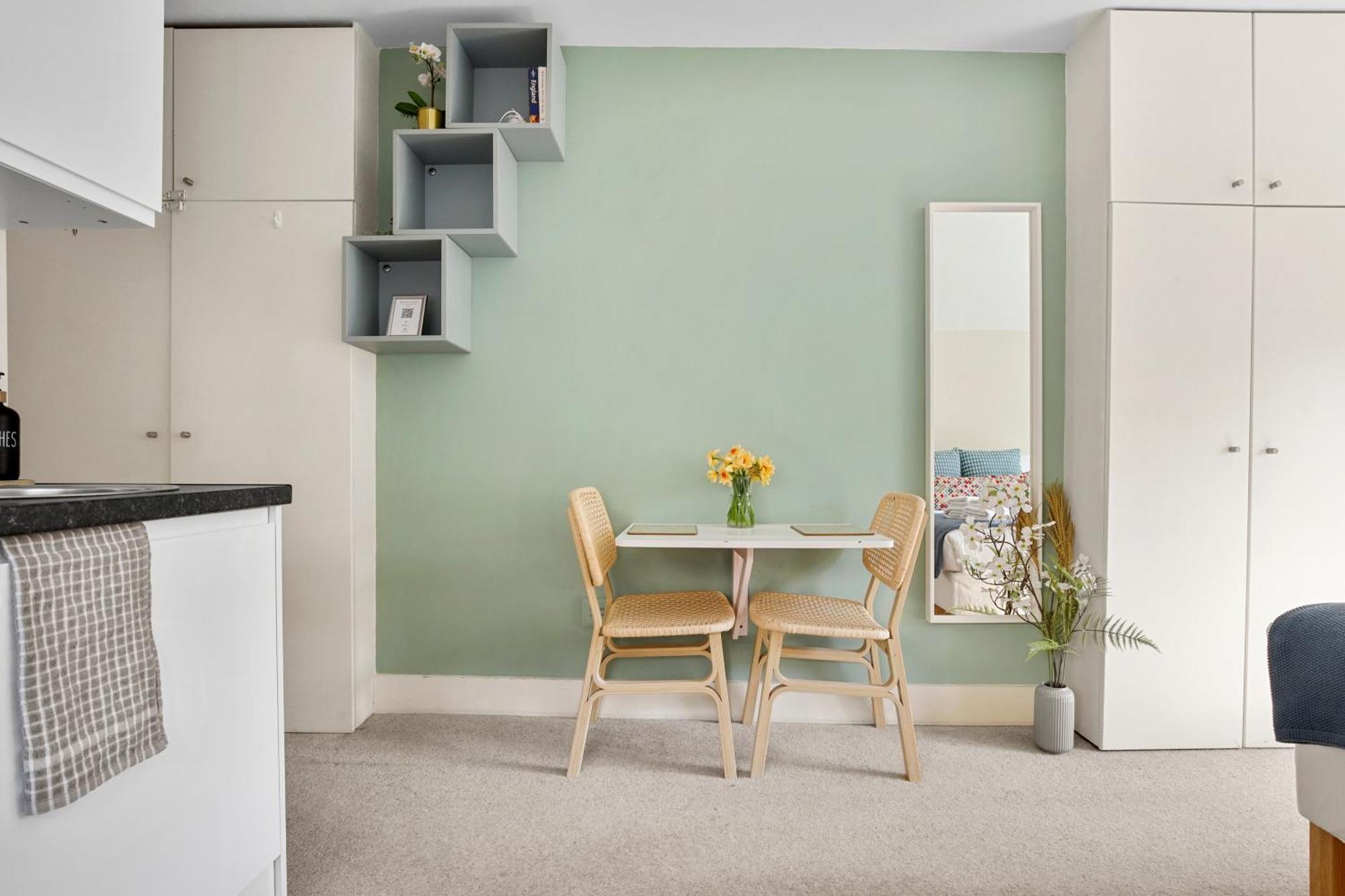 Apartment Stylish Private And Ensuite Near The Oval *