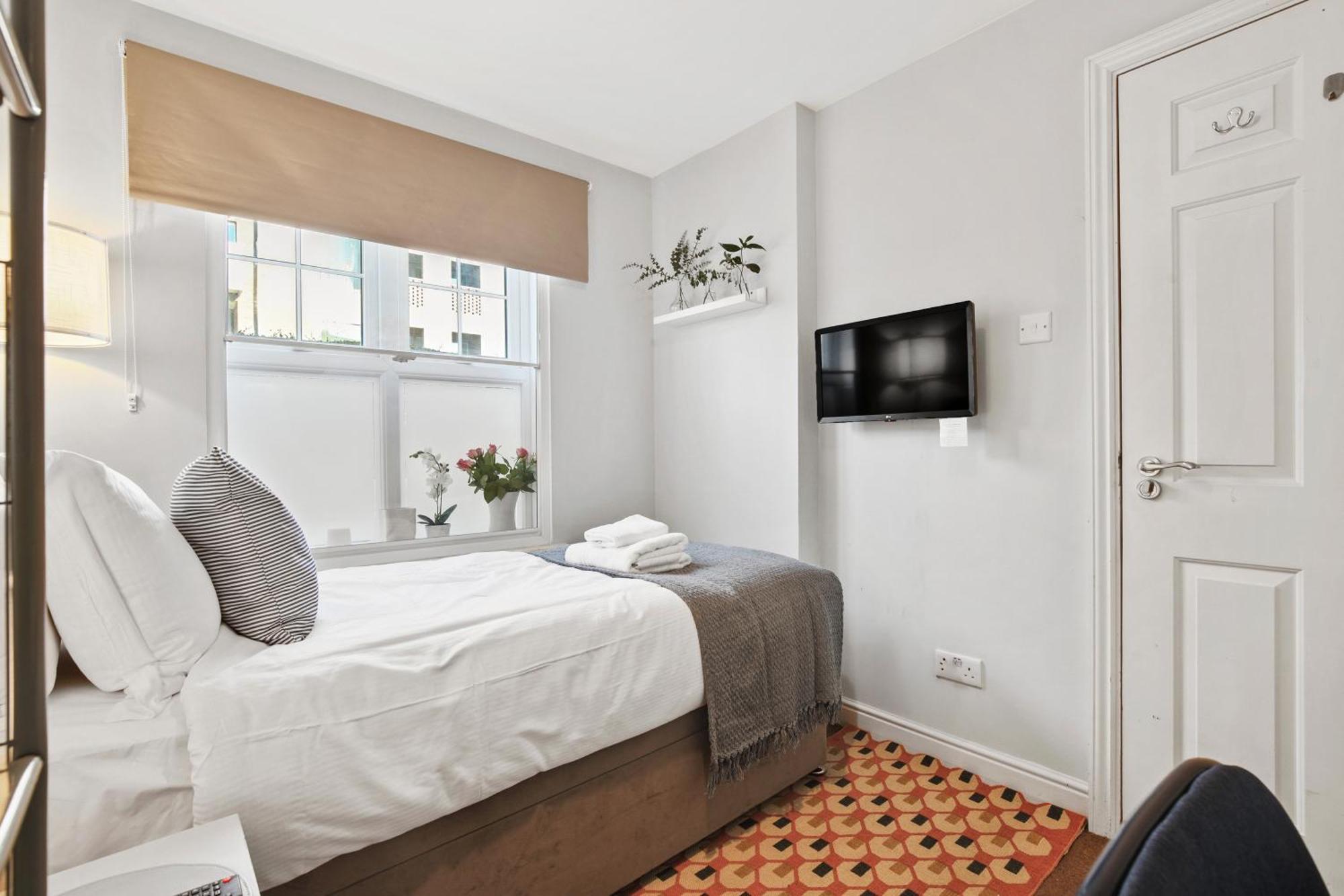 Cosy Clapham Retreat - 2 Min Walk To Tube Guest house