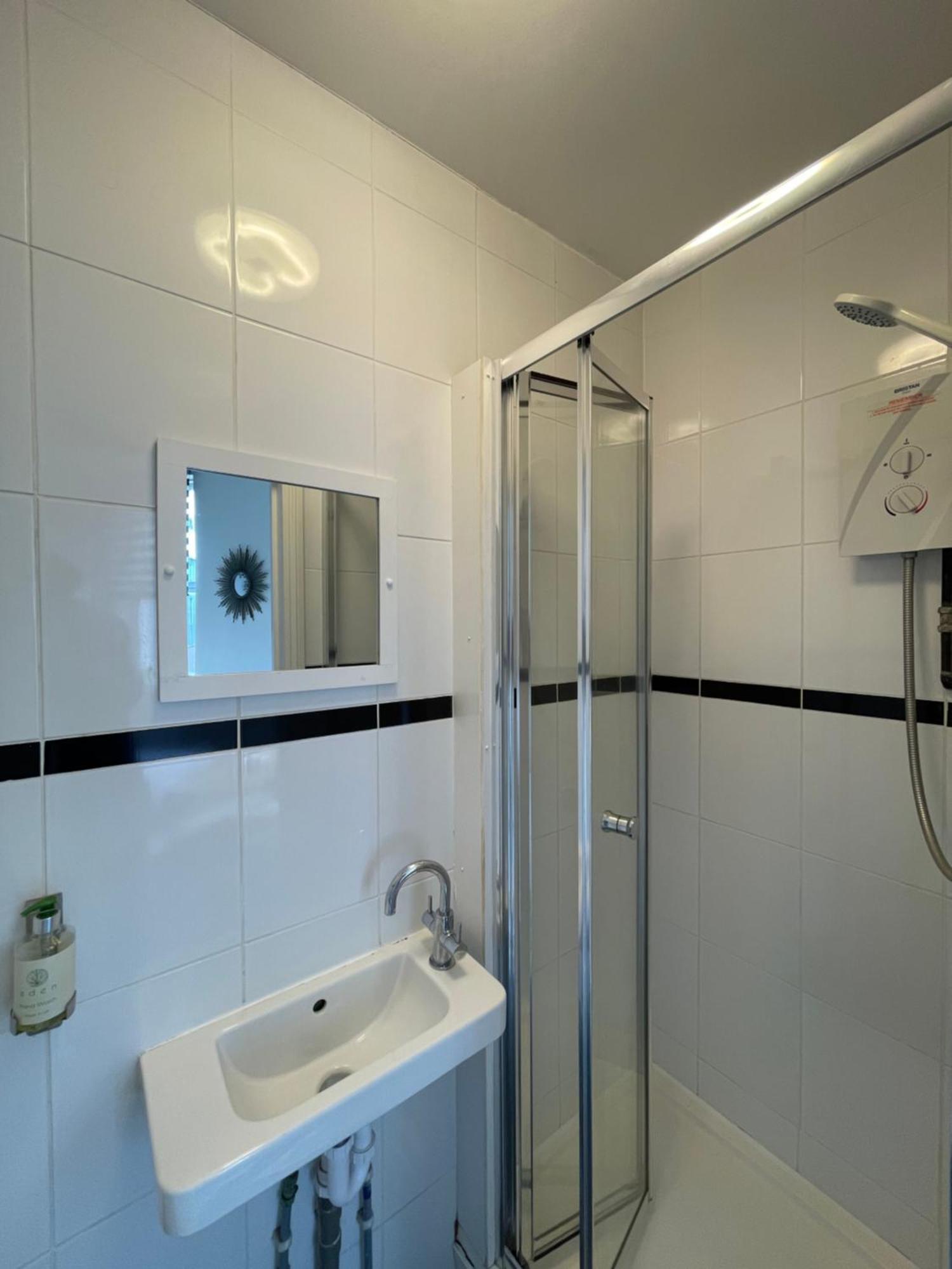 8 Apartment London