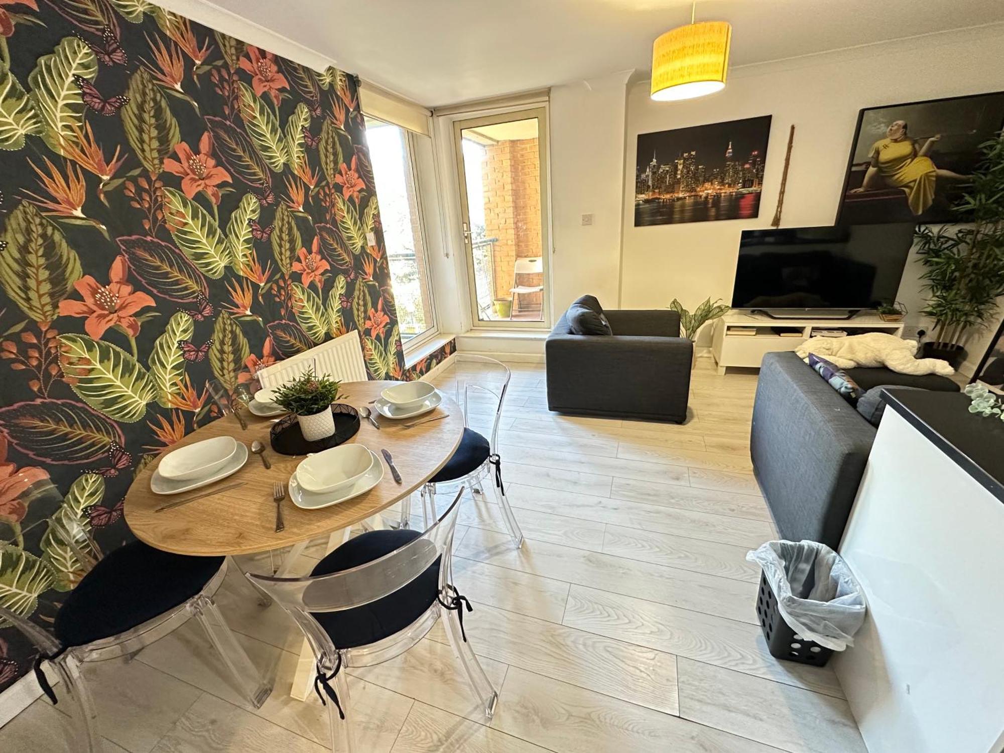 Tower Bridge King Bed En-suite With Parking And Balcony Apartment *