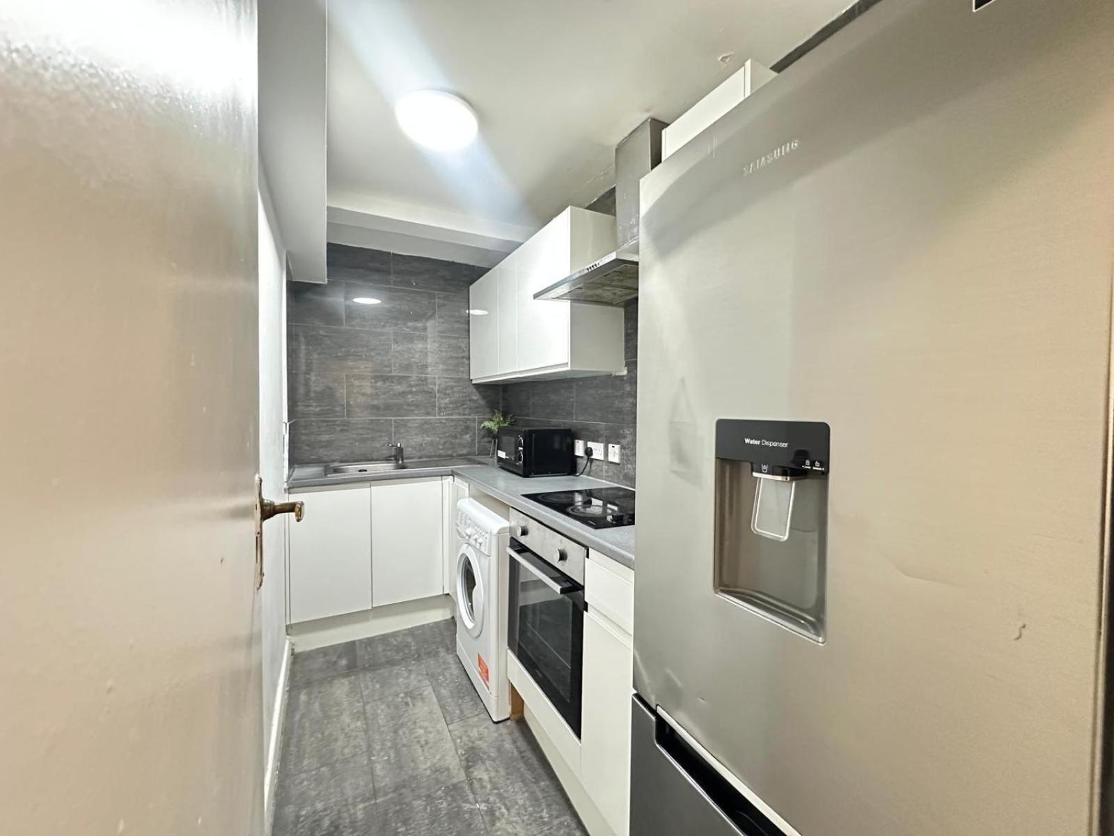 Beautiful Two Bedroom Edgware Road Londen