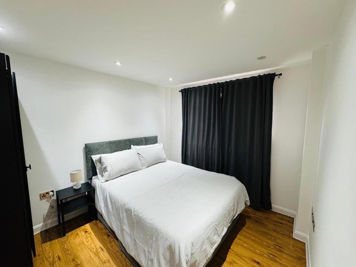 2 Bed Flat Near Tower Bridge