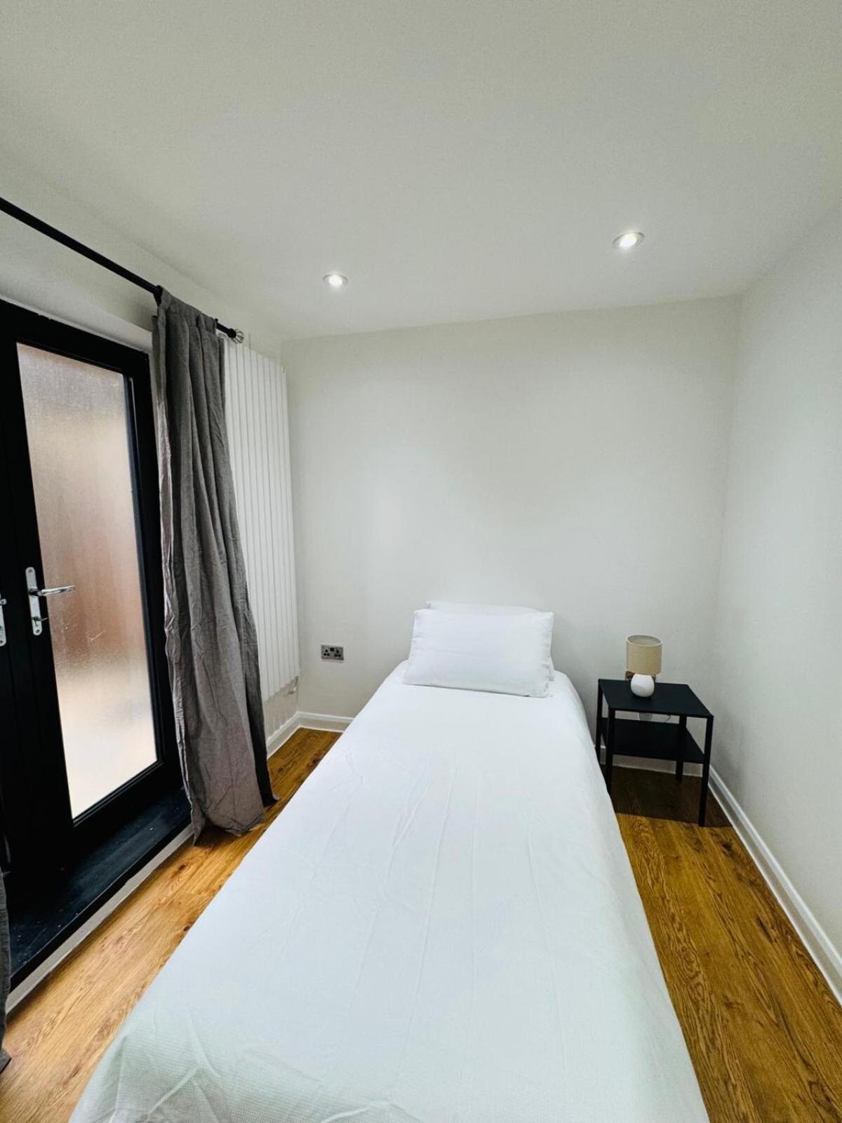 2 Bed Flat Near Tower Bridge Apartment *