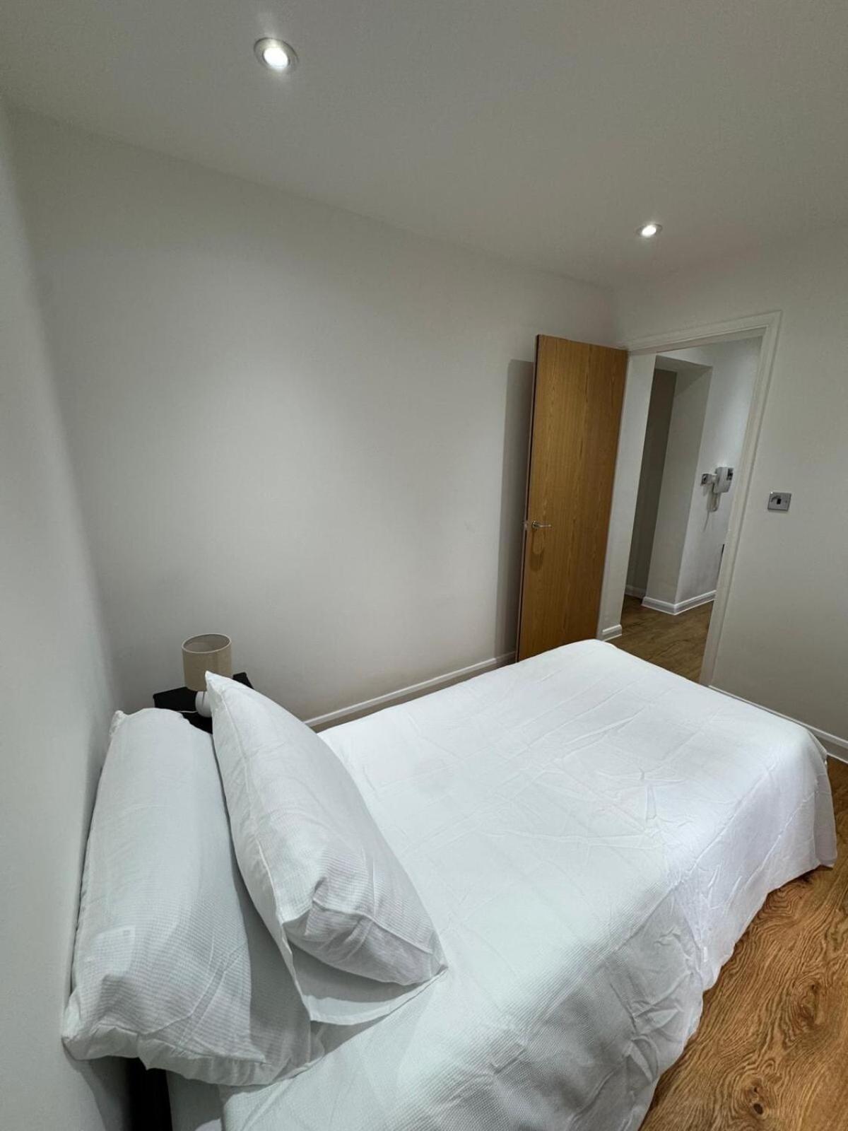 2 Bed Flat Near Tower Bridge *