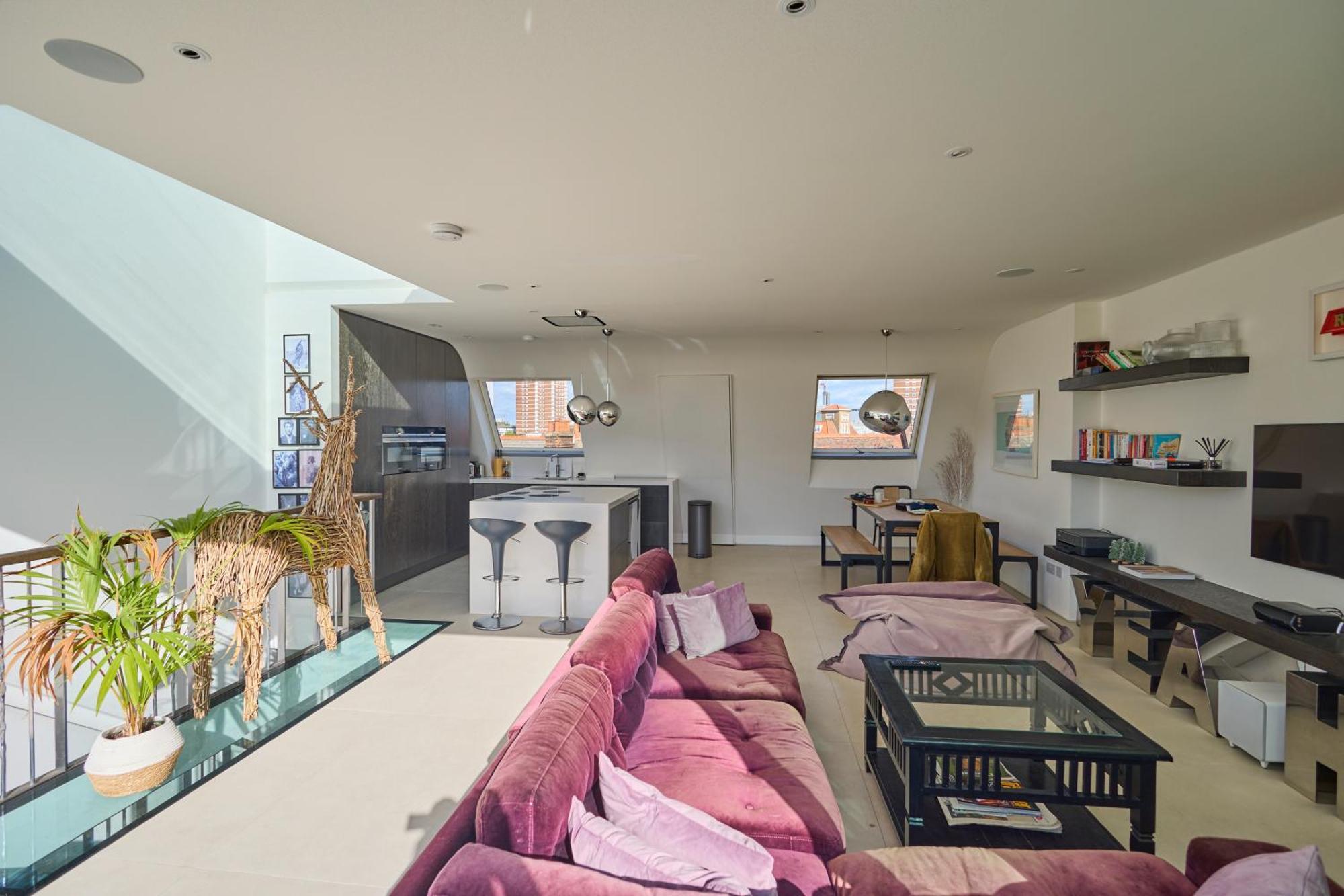 Appartement Modern Penthouse With Balcony & Views Londen