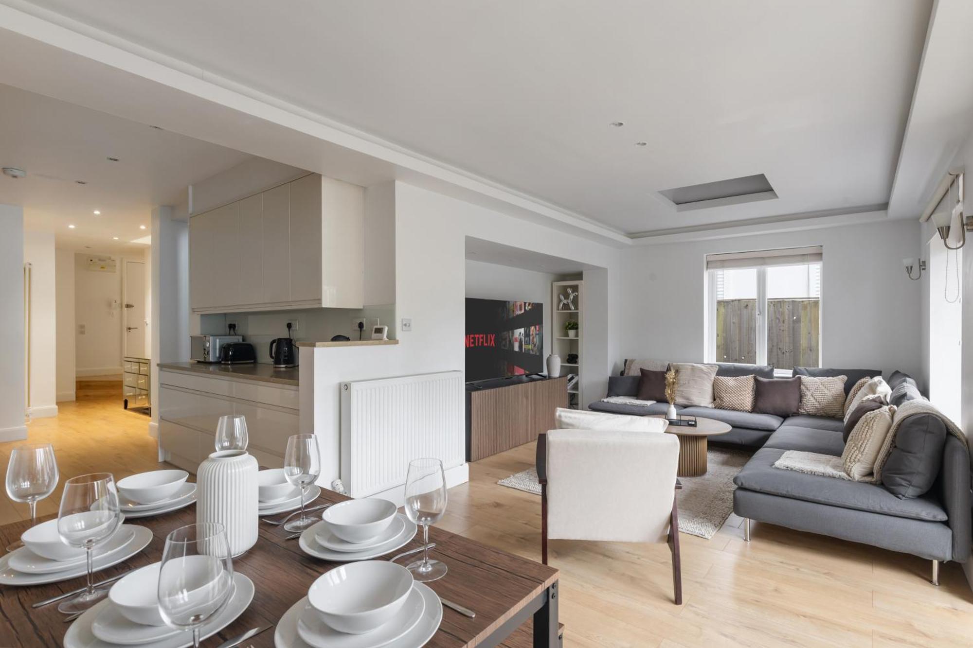Stunning 3bd With Garden & Free Parking Apartment *