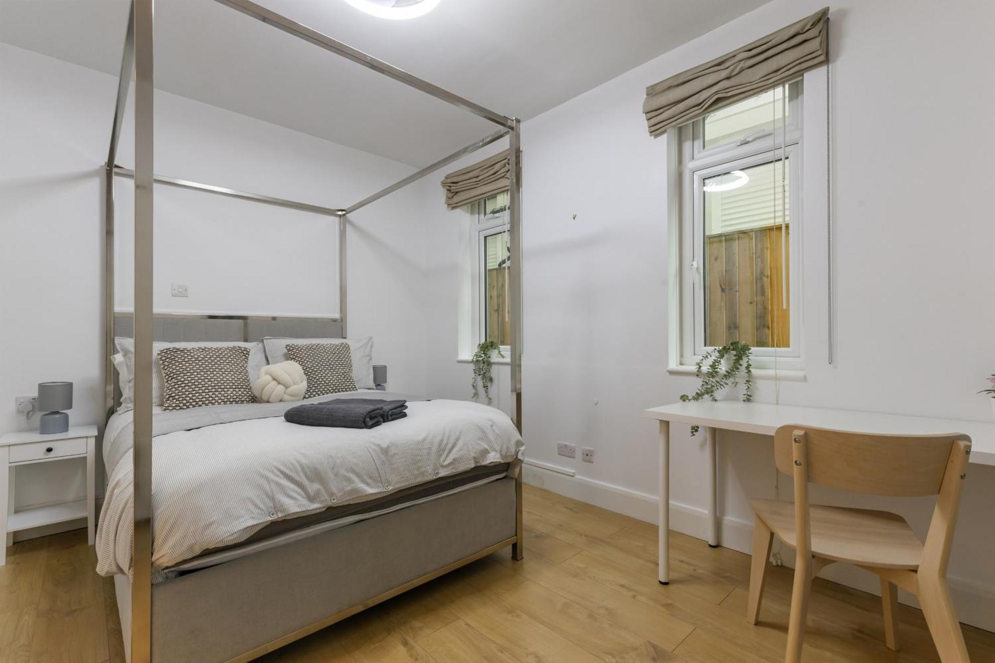 Apartment Stunning 3bd With Garden & Free Parking *