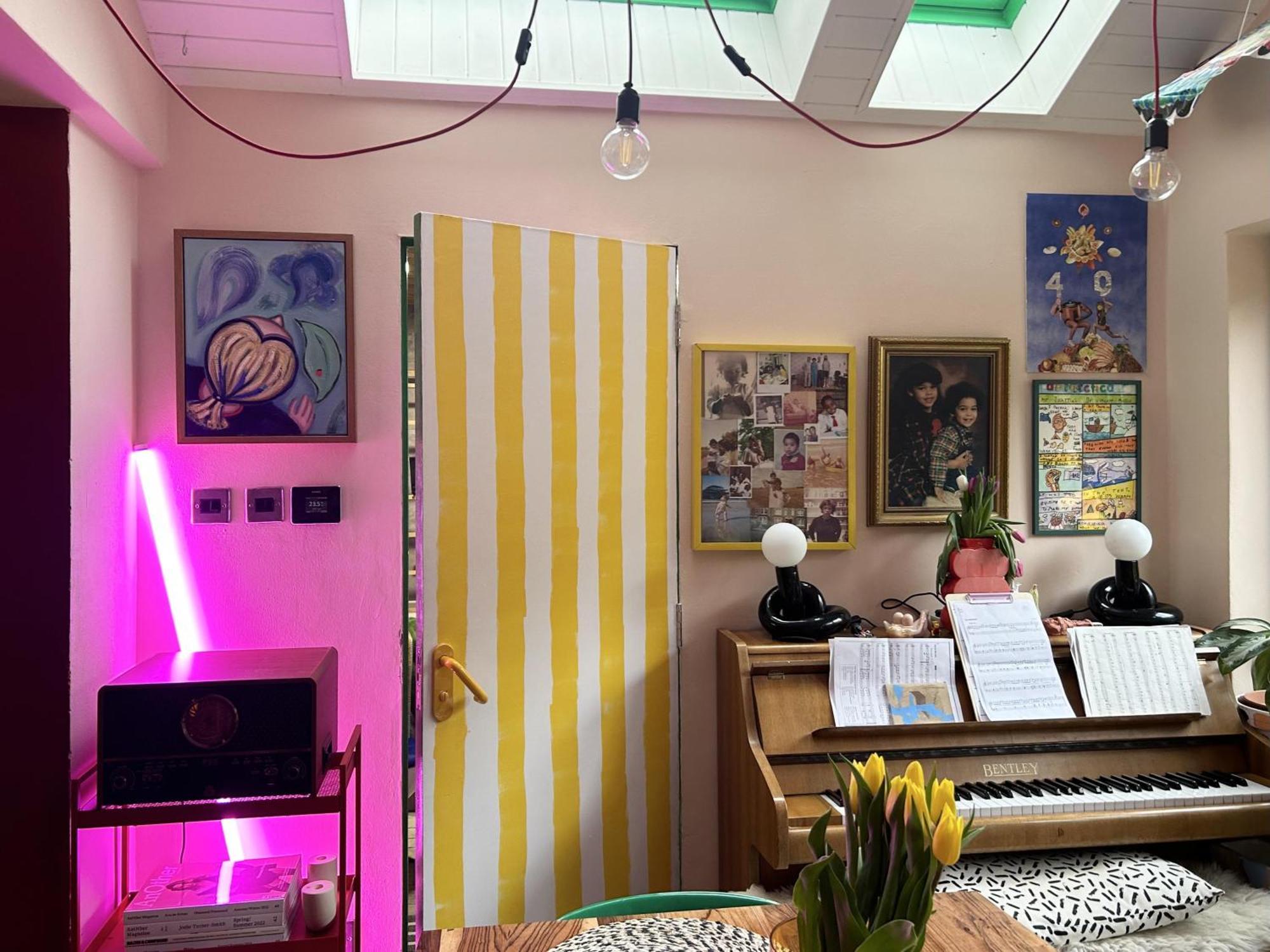 Klein House Clapton Sleeps 2-piano-patio-mirrorbed *