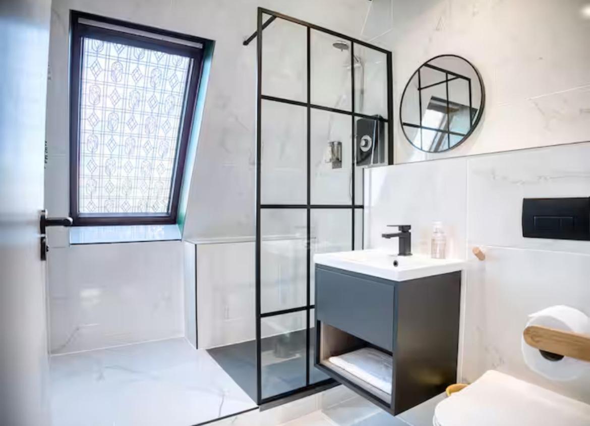 The Zen Den With Hot Tub And Garden Holiday home London