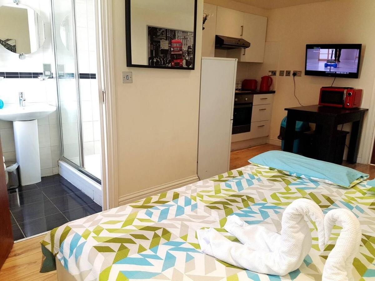 Comfortable One Bedroom Flat In Apartment