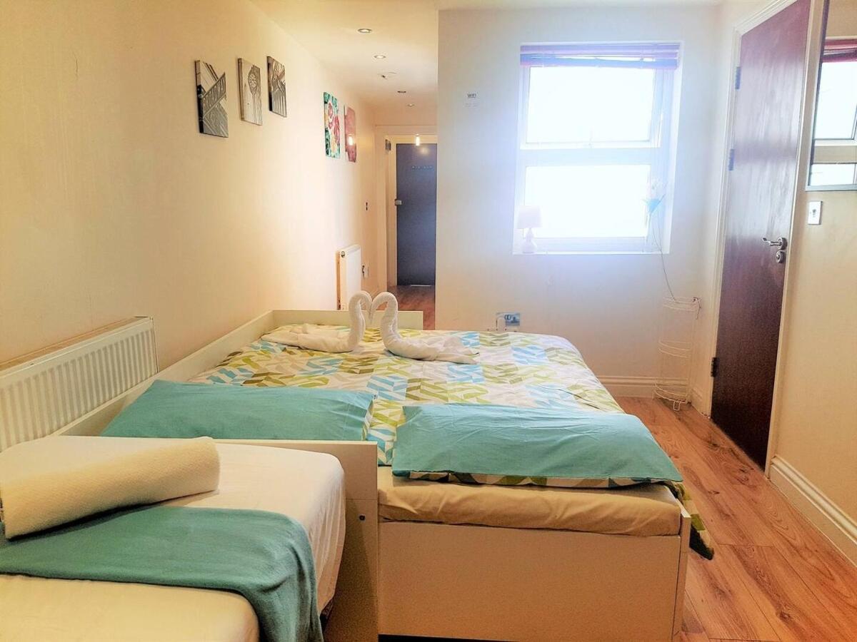 Comfortable One Bedroom Flat In Apartment *