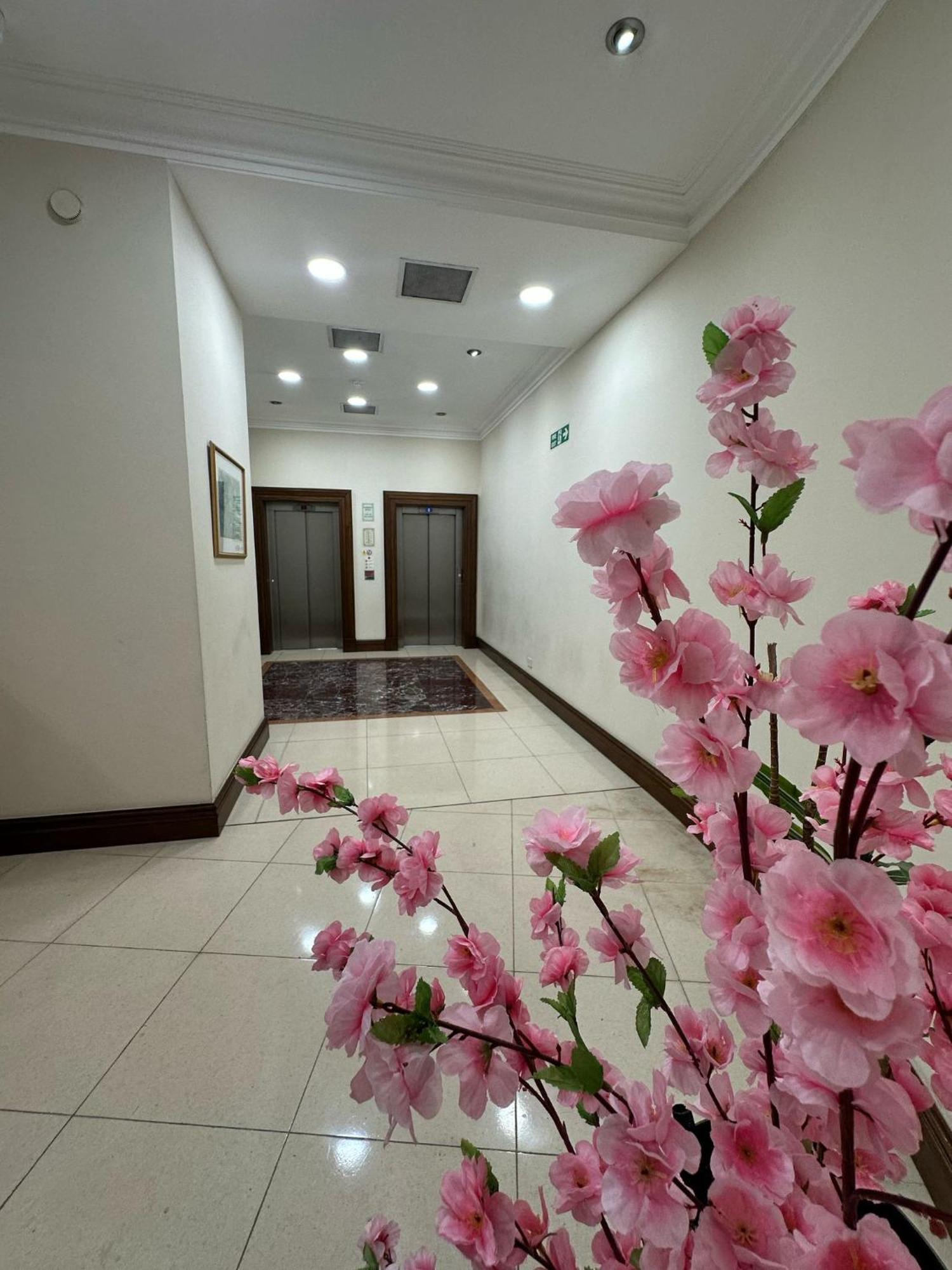 Apartment 3 Bedrooms With Security 24 *