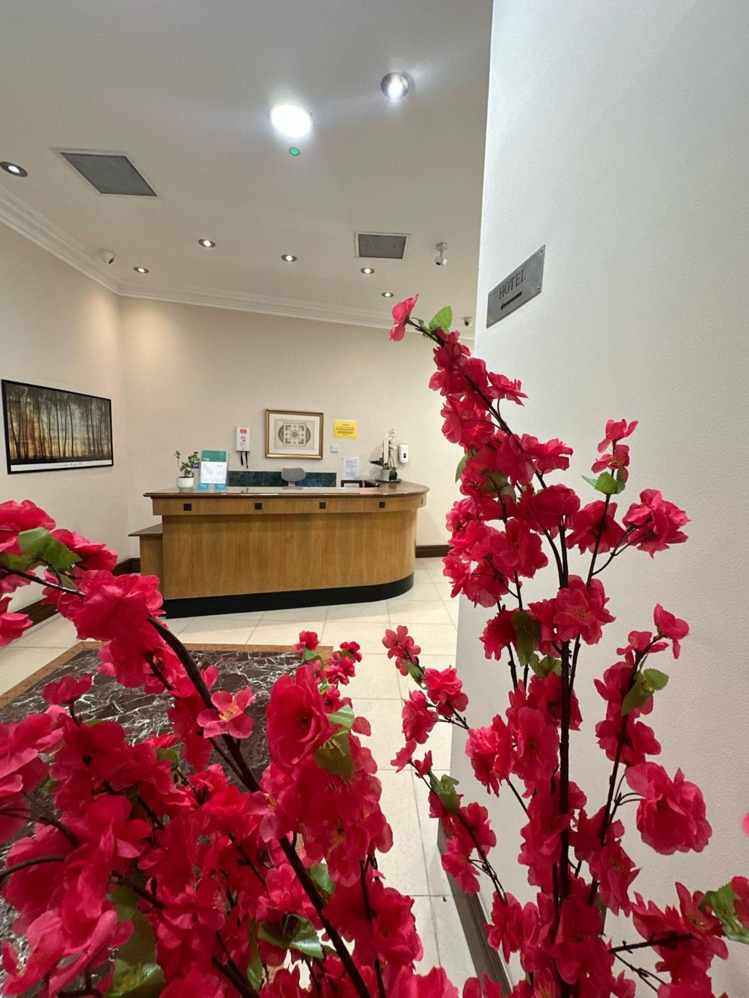 Apartment 3 Bedrooms With Security 24