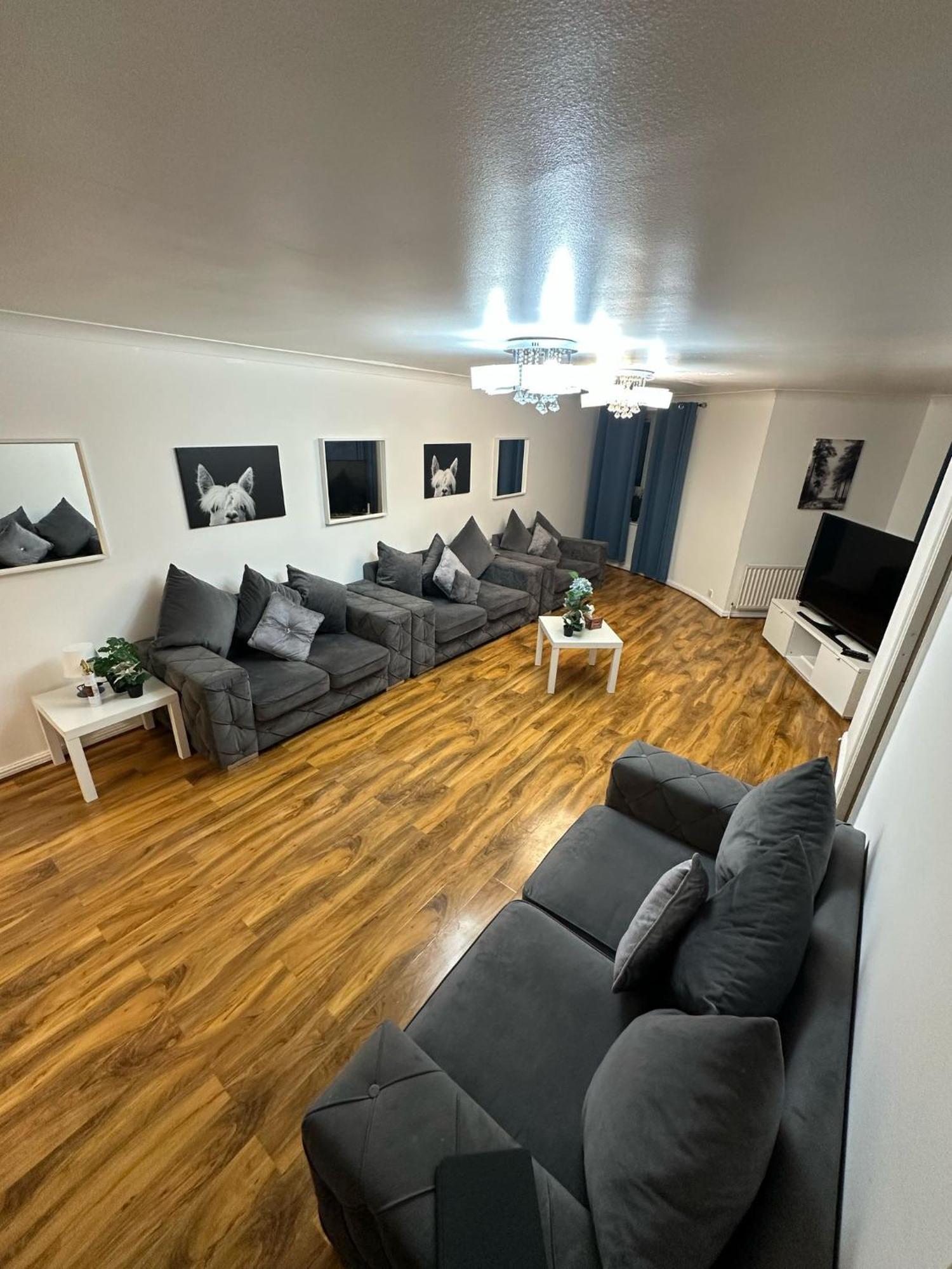 3 Bedrooms With Security 24 Apartment *