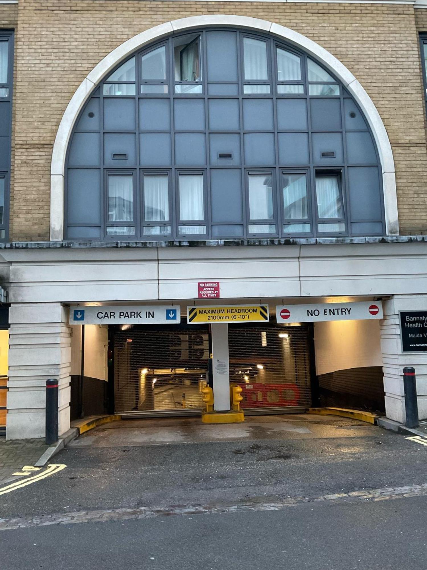 3 Bedrooms With Security 24 London