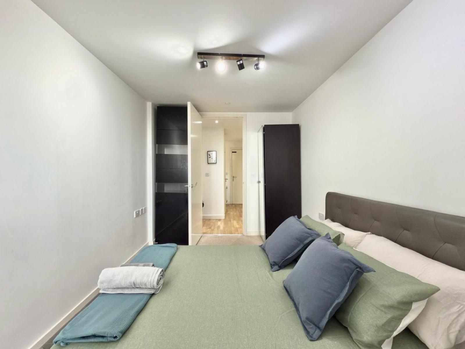 Stylish 2-bed Flat With Parking * London