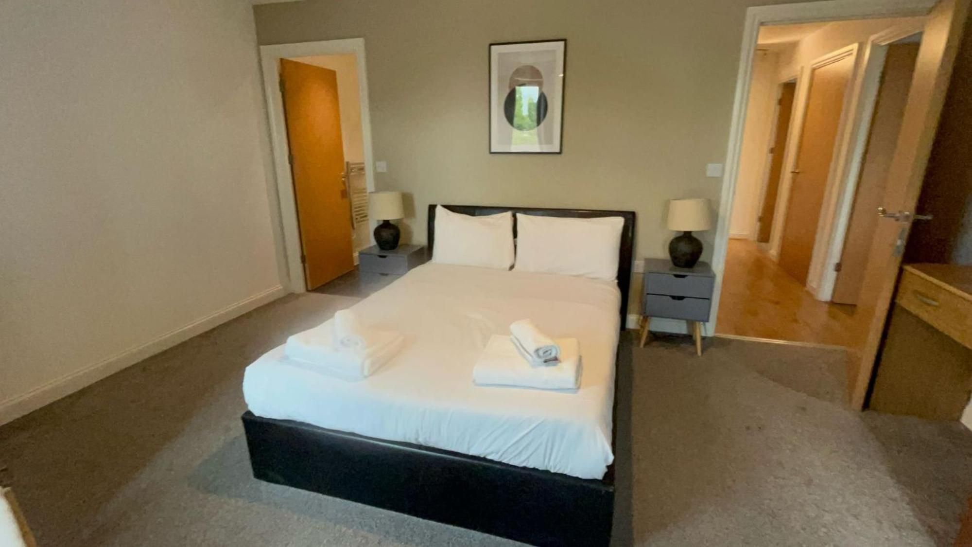 Relaxing Nine Elms - Walk To Cafes, Shops & River * London