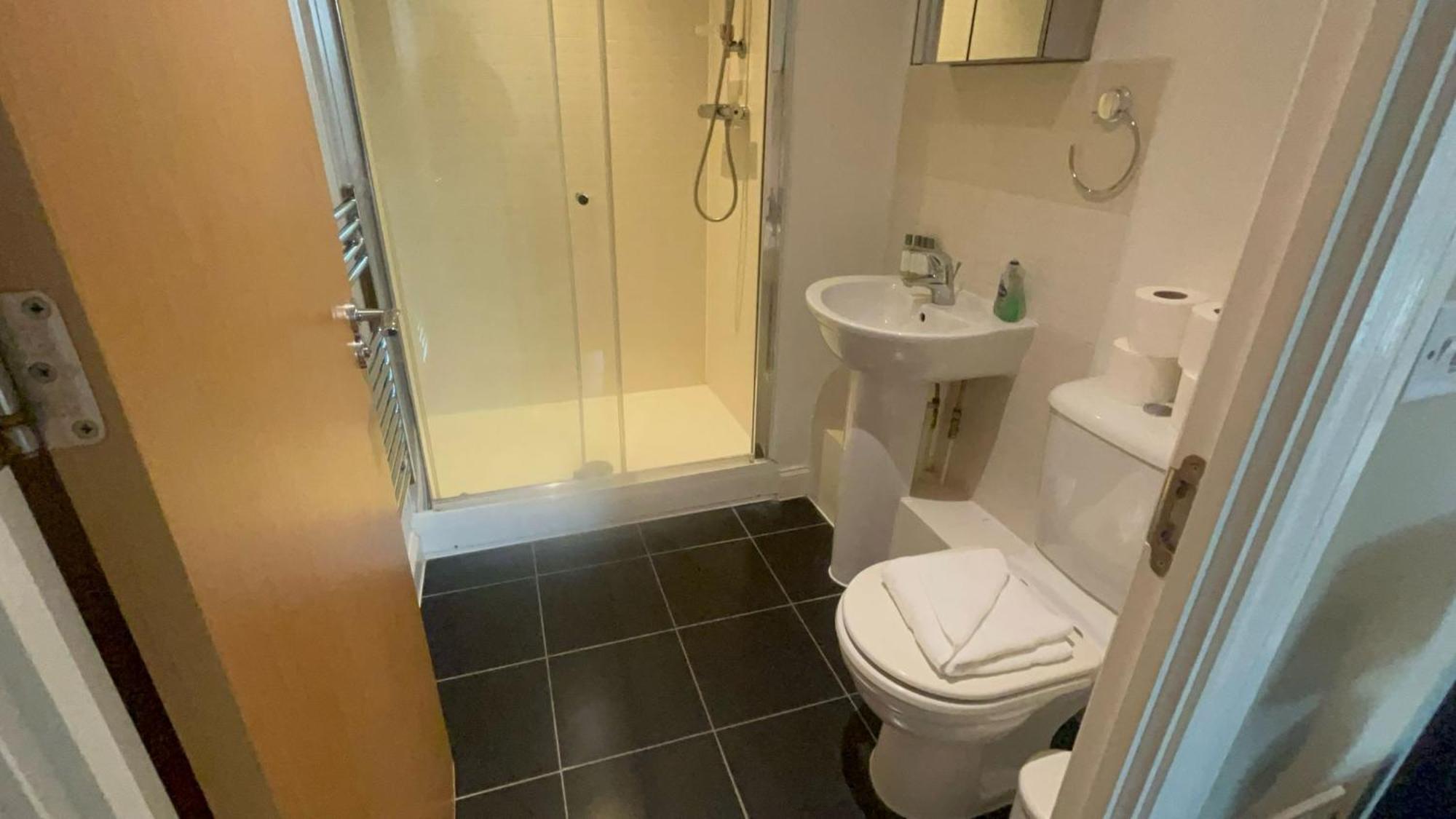 Relaxing Nine Elms - Walk To Cafes, Shops & River * London