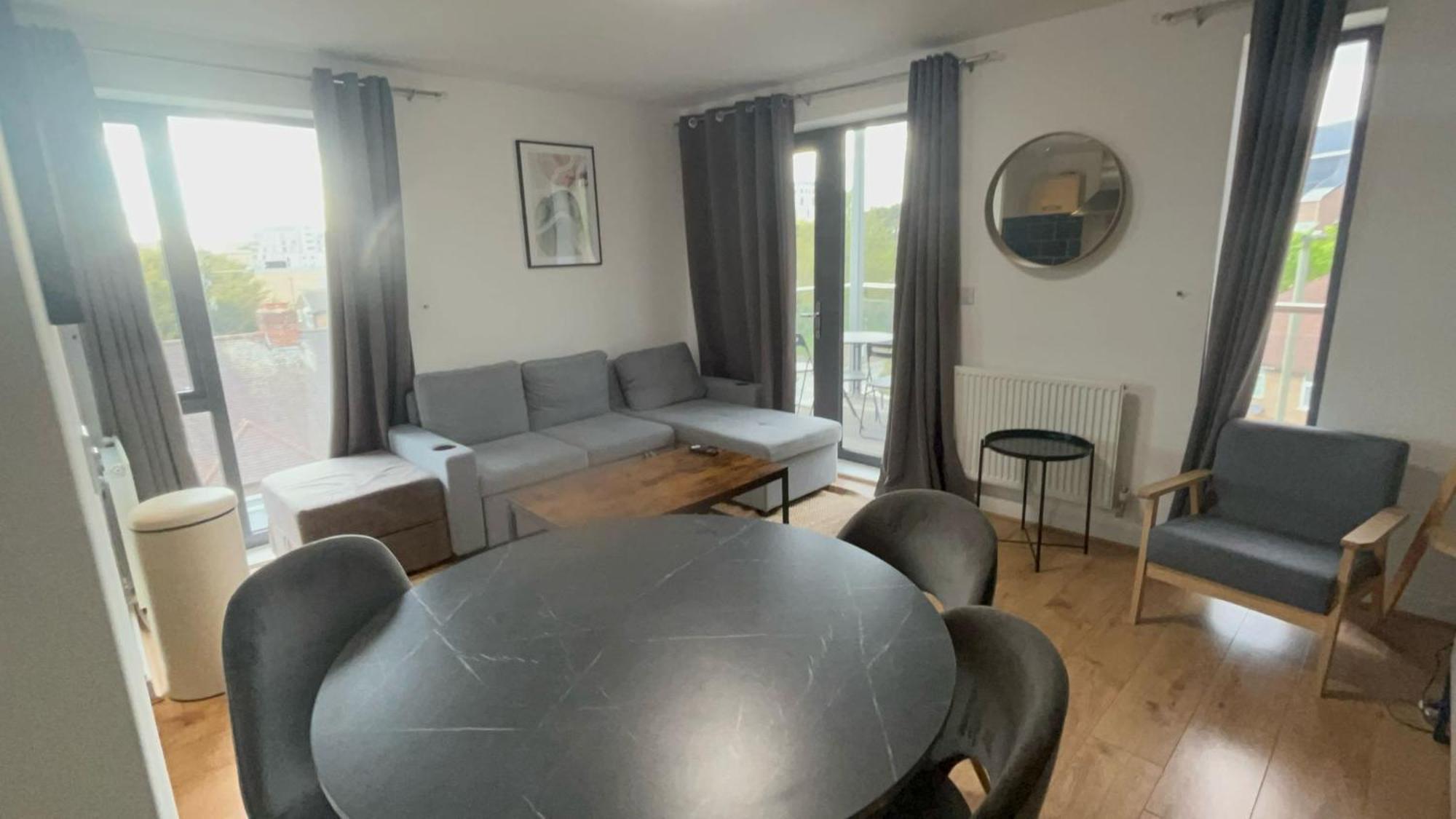 Apartment Relaxing Nine Elms - Walk To Cafes, Shops & River