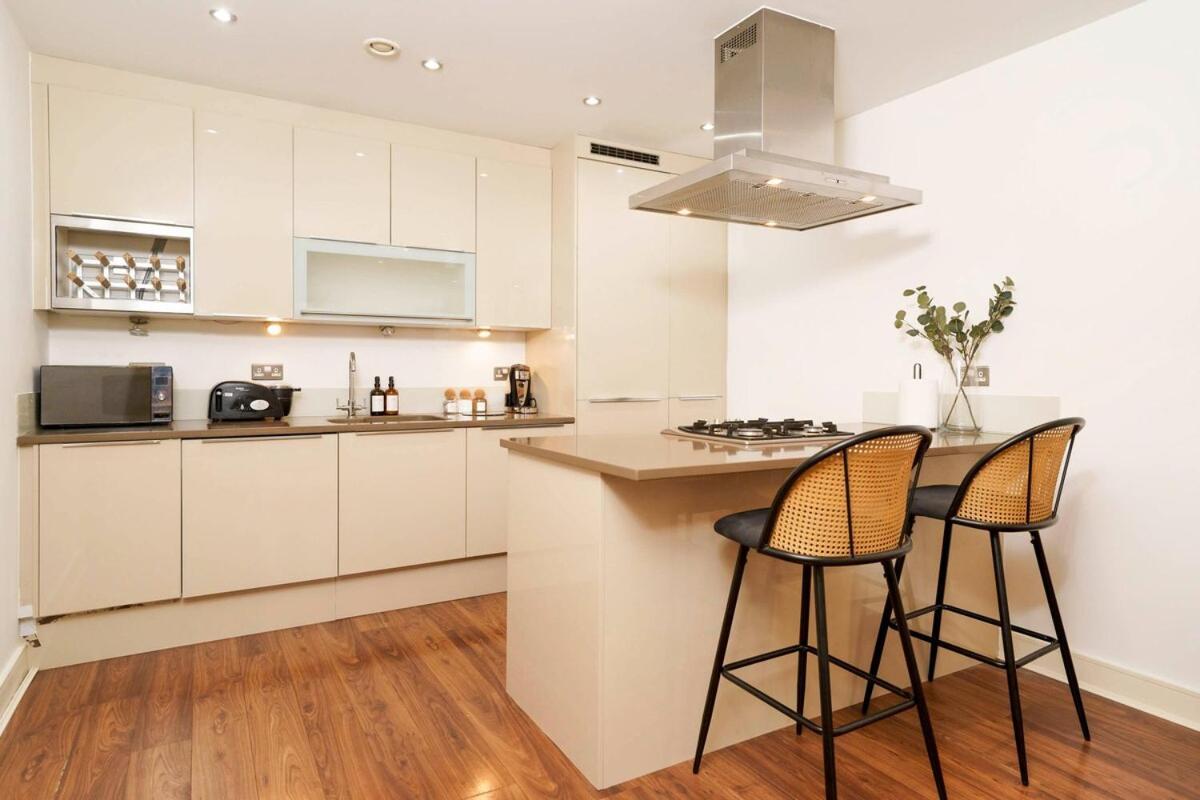 Modern 1br Zone 1 Aldgate Smart Tvs & Fast Wi-fi * London
