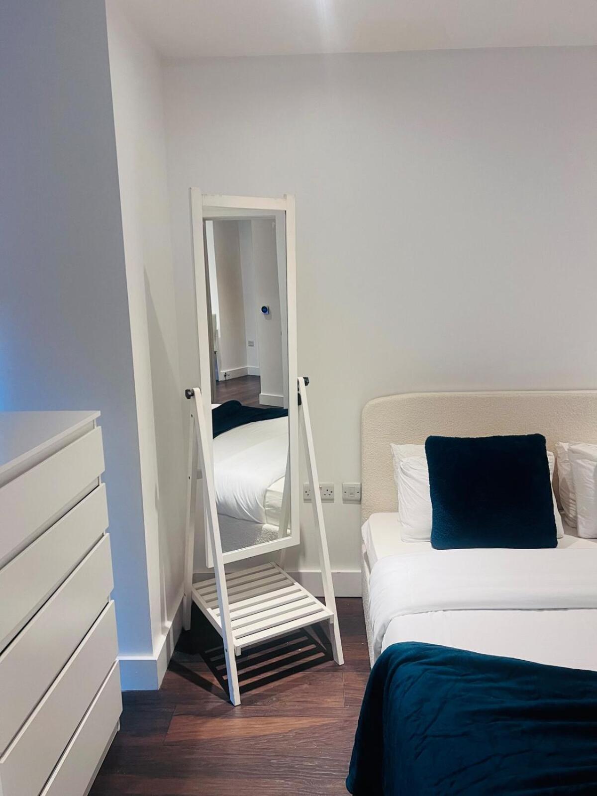 Luxury One Bed In West * London