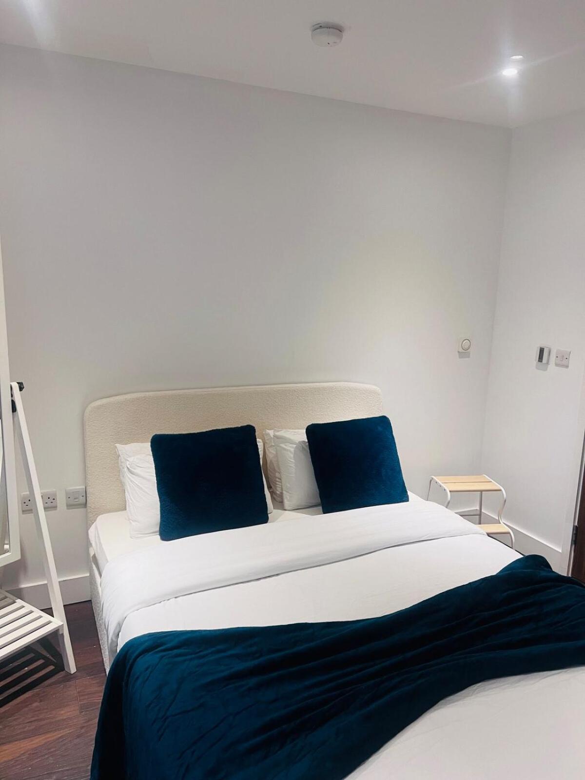 Luxury One Bed In West * London