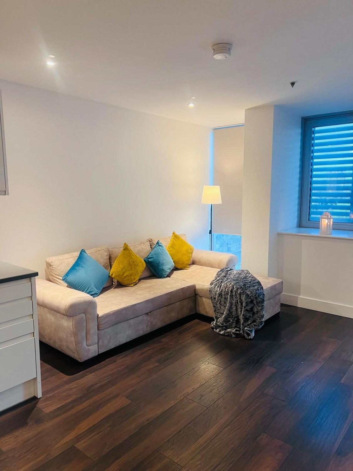 Luxury One Bed In West Apartment *
