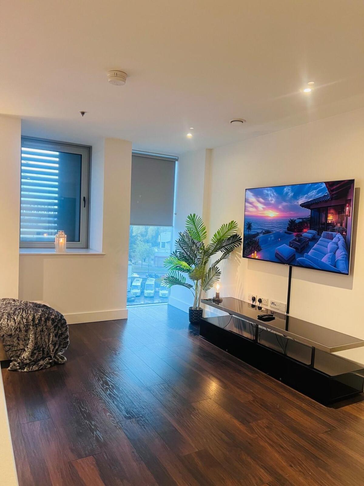 Luxury One Bed In West London