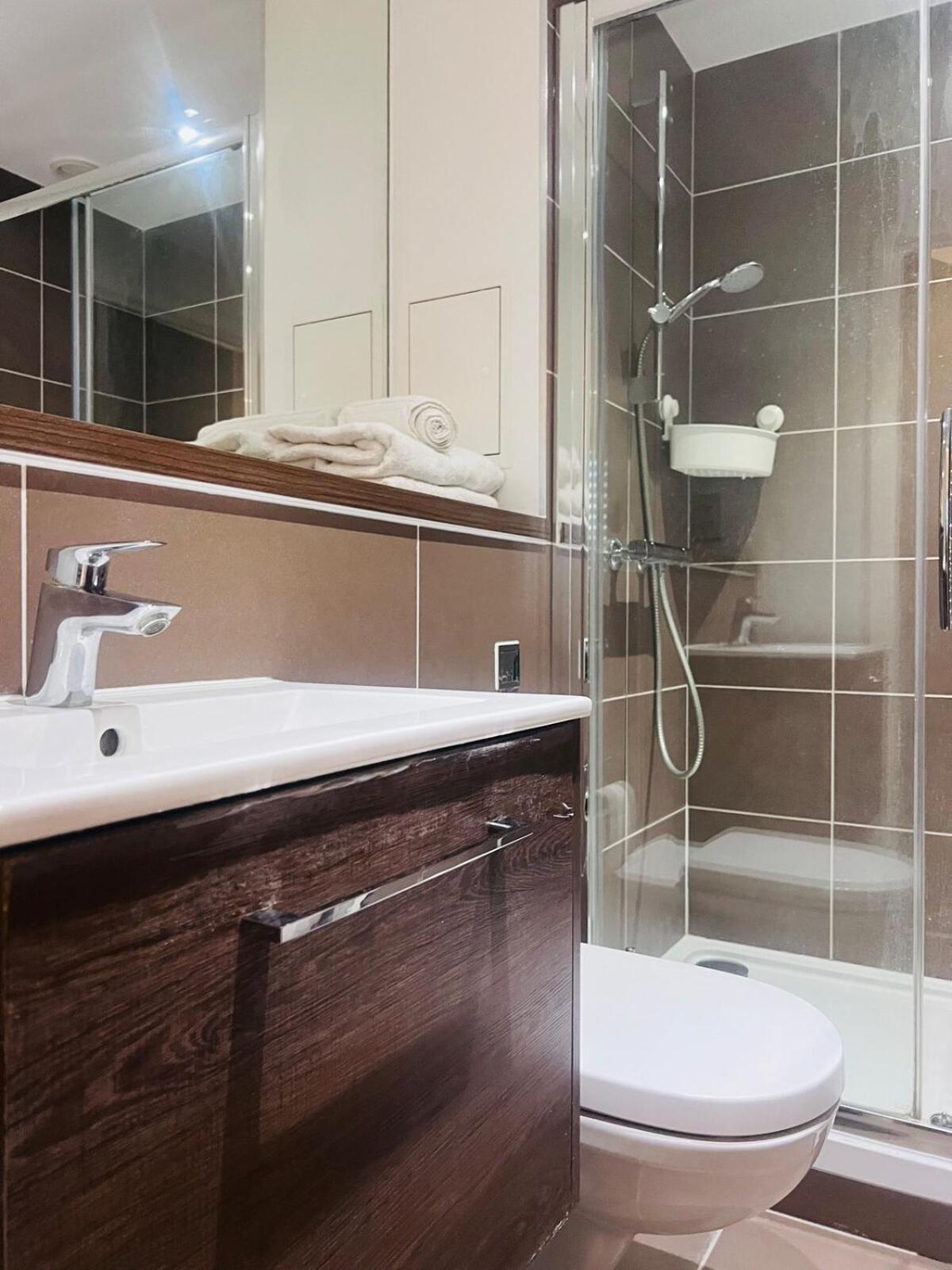 Luxury One Bed In West