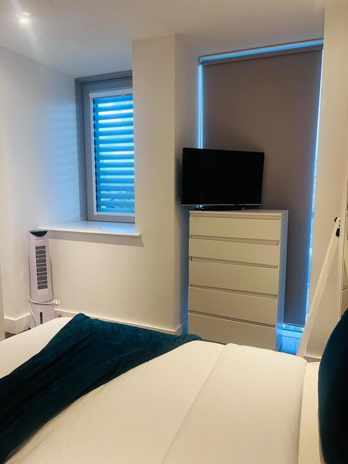 Luxury One Bed In West Apartment