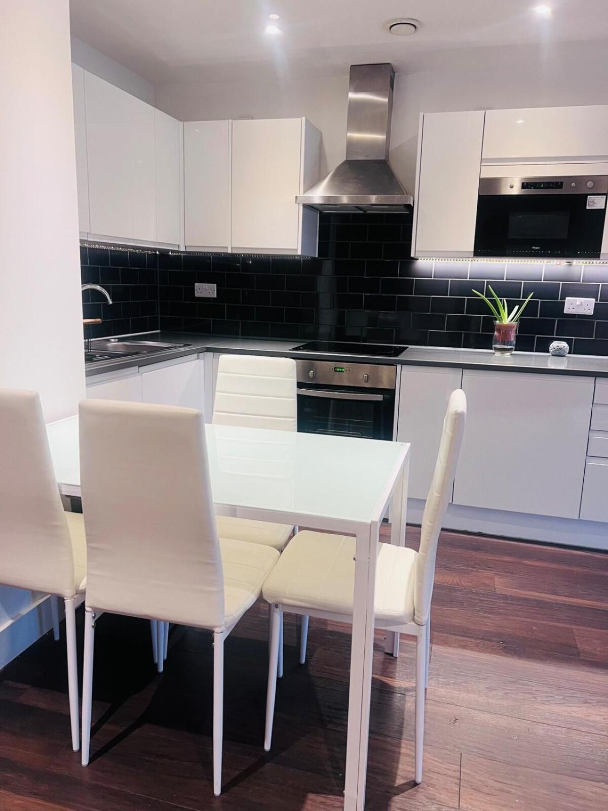 Luxury One Bed In West Apartment London
