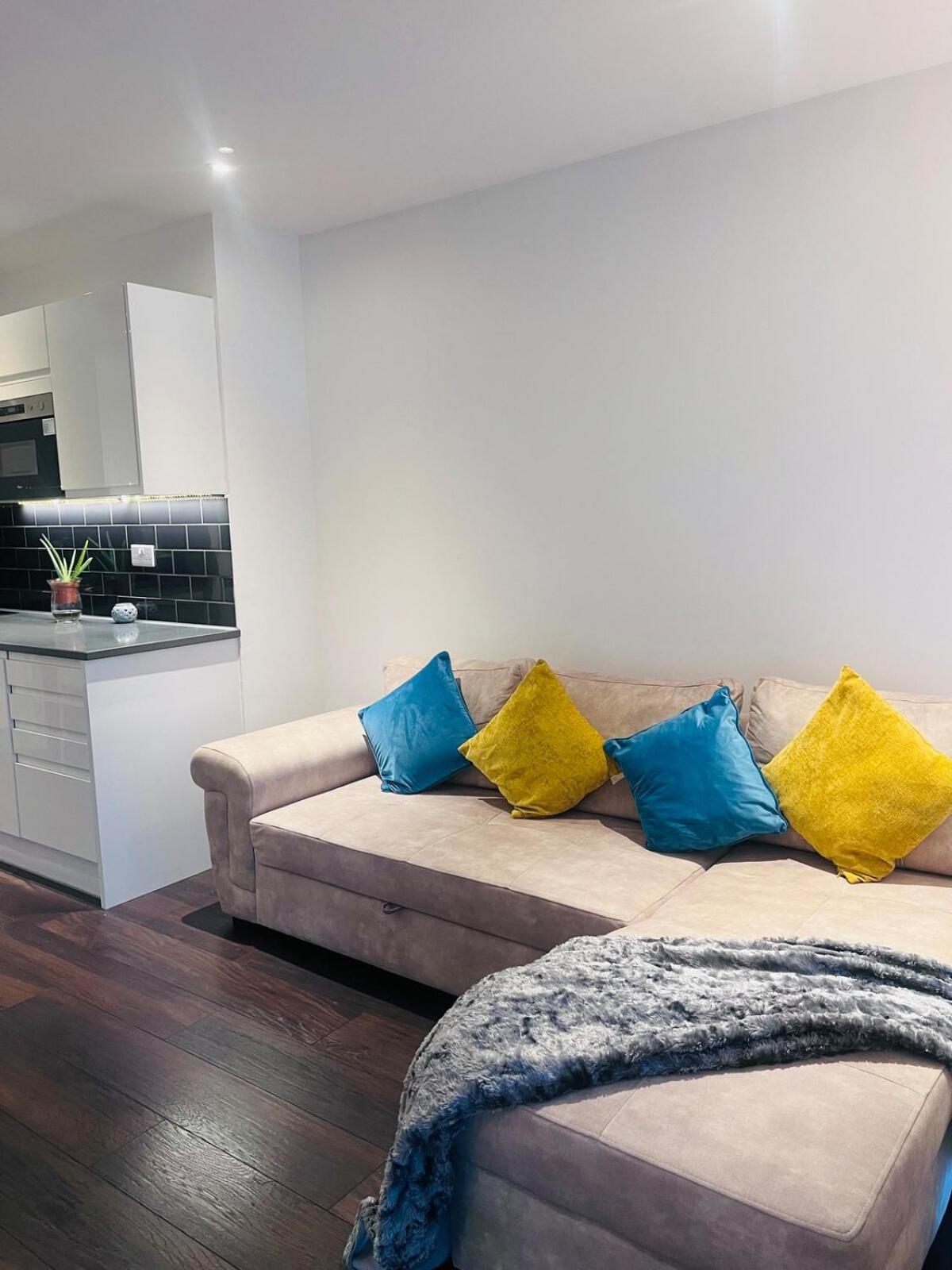 Luxury One Bed In West *