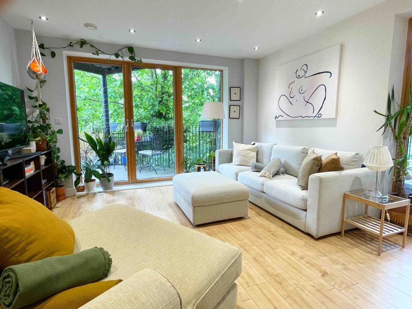 Ferienhaus Beautiful Bright 3-bed Next To Station London