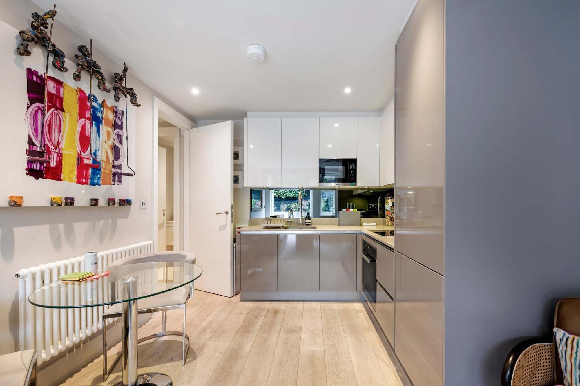 The Bohemian Rhapsody, Hampstead - By Out Of Office Lifestyle Apartment