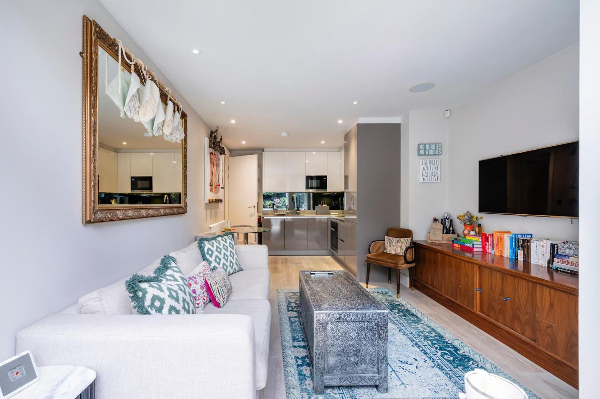 The Bohemian Rhapsody, Hampstead - By Out Of Office Lifestyle Apartment