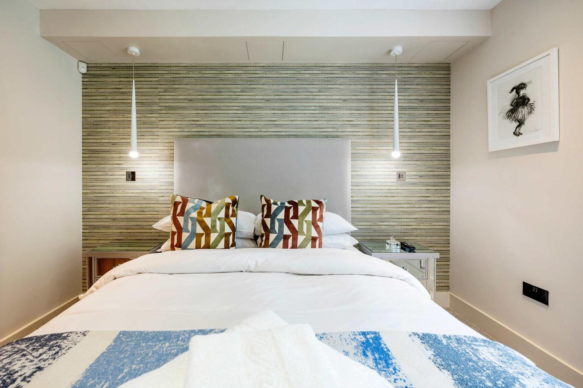 The Bohemian Rhapsody, Hampstead - By Out Of Office Lifestyle Apartment
