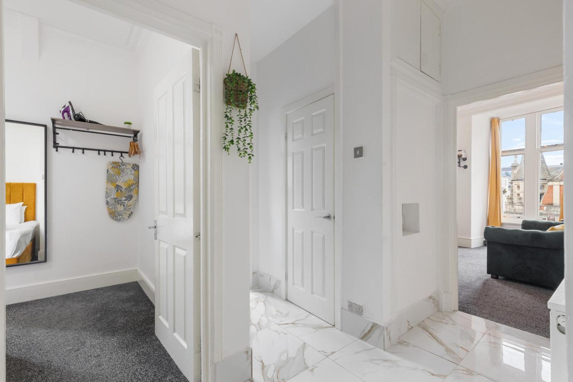 Luxurious On Oxford Street Apartment