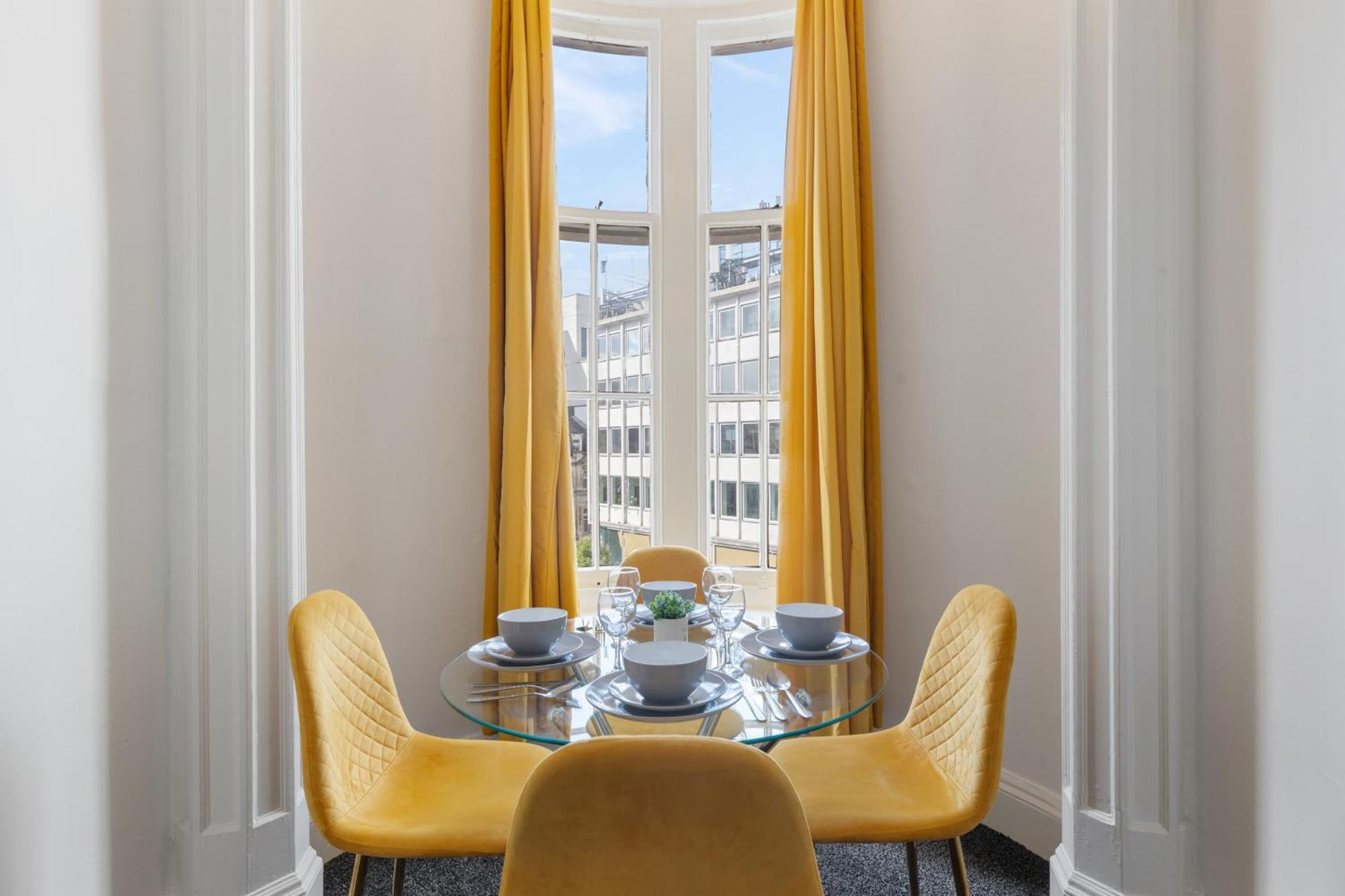 Luxurious On Oxford Street Apartment London